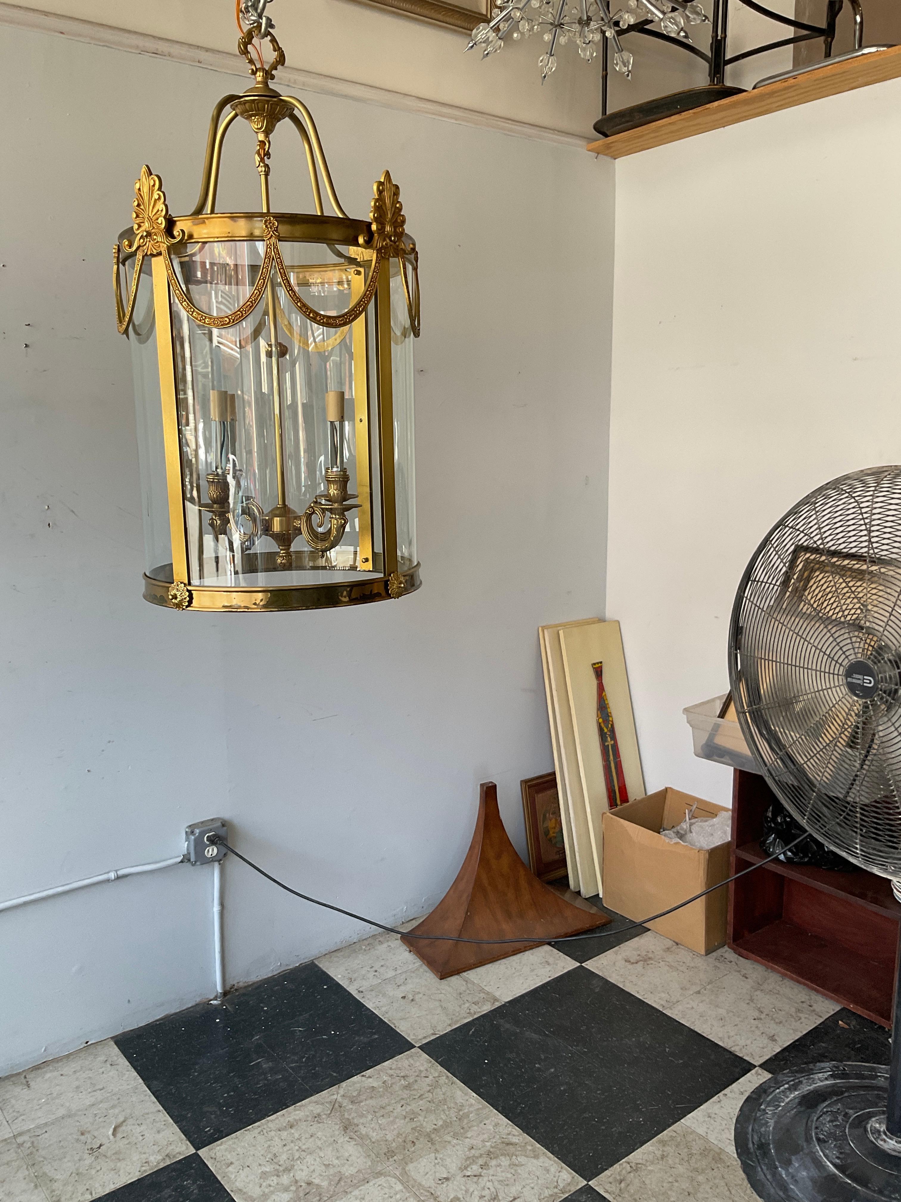 2024 Metropolitan Lighting Large Regency Style Brass Lantern For Sale 3