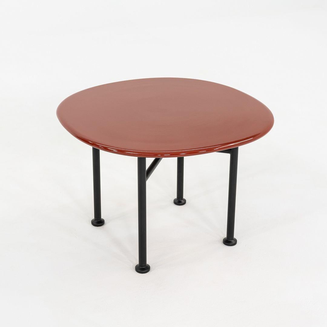 2024 OEO Studio para GUBI Mesa baja Carmel con tablero de color rojo rojizo 23 pulgadas Moderno en venta