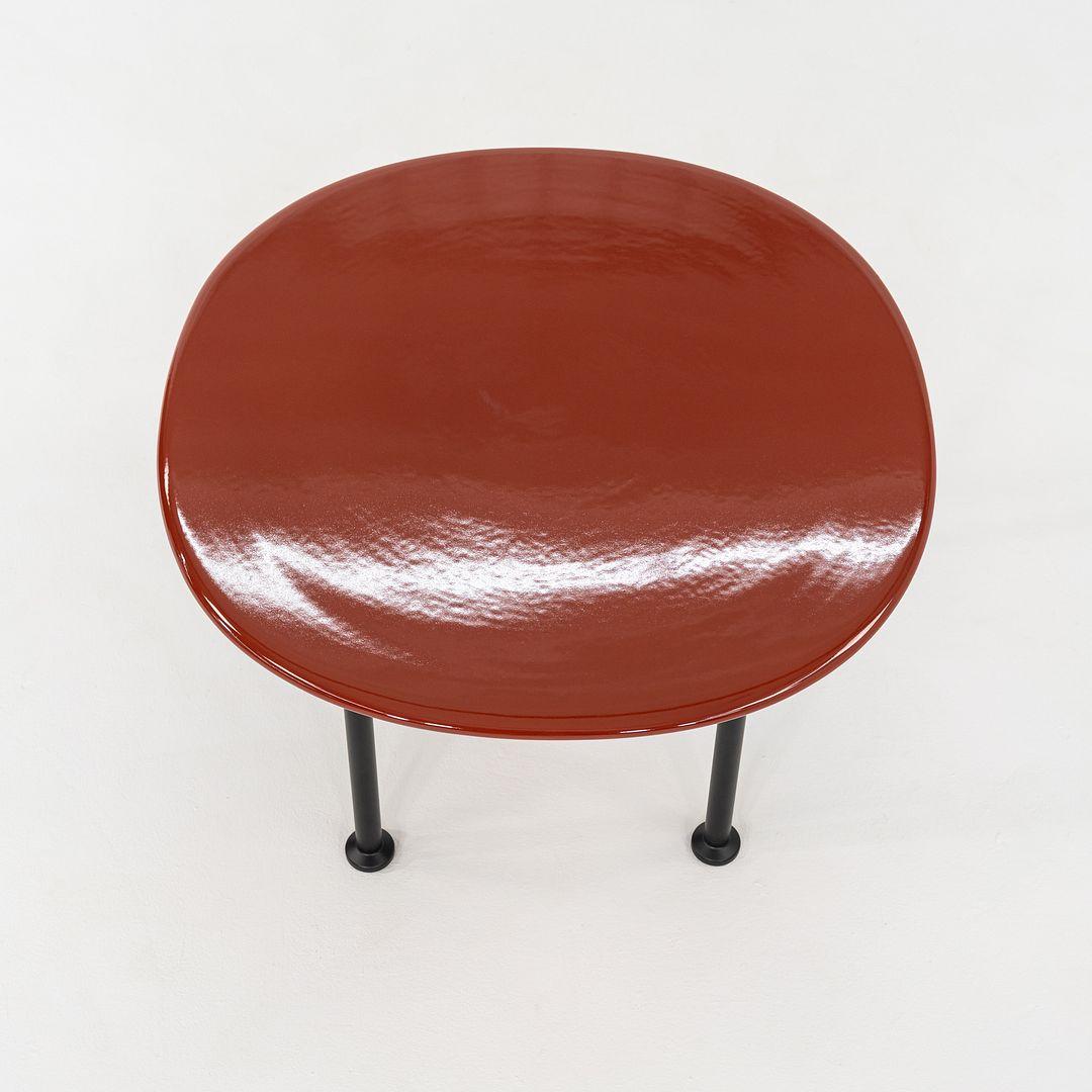 2024 OEO Studio para GUBI Mesa baja Carmel con tablero de color rojo rojizo 23 pulgadas en Bueno estado para la venta en Philadelphia, PA