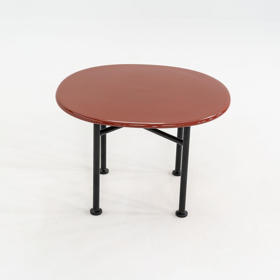 2024 OEO Studio para GUBI Mesa baja Carmel con tablero de color rojo rojizo 23 pulgadas Siglo XXI y contemporáneo en venta