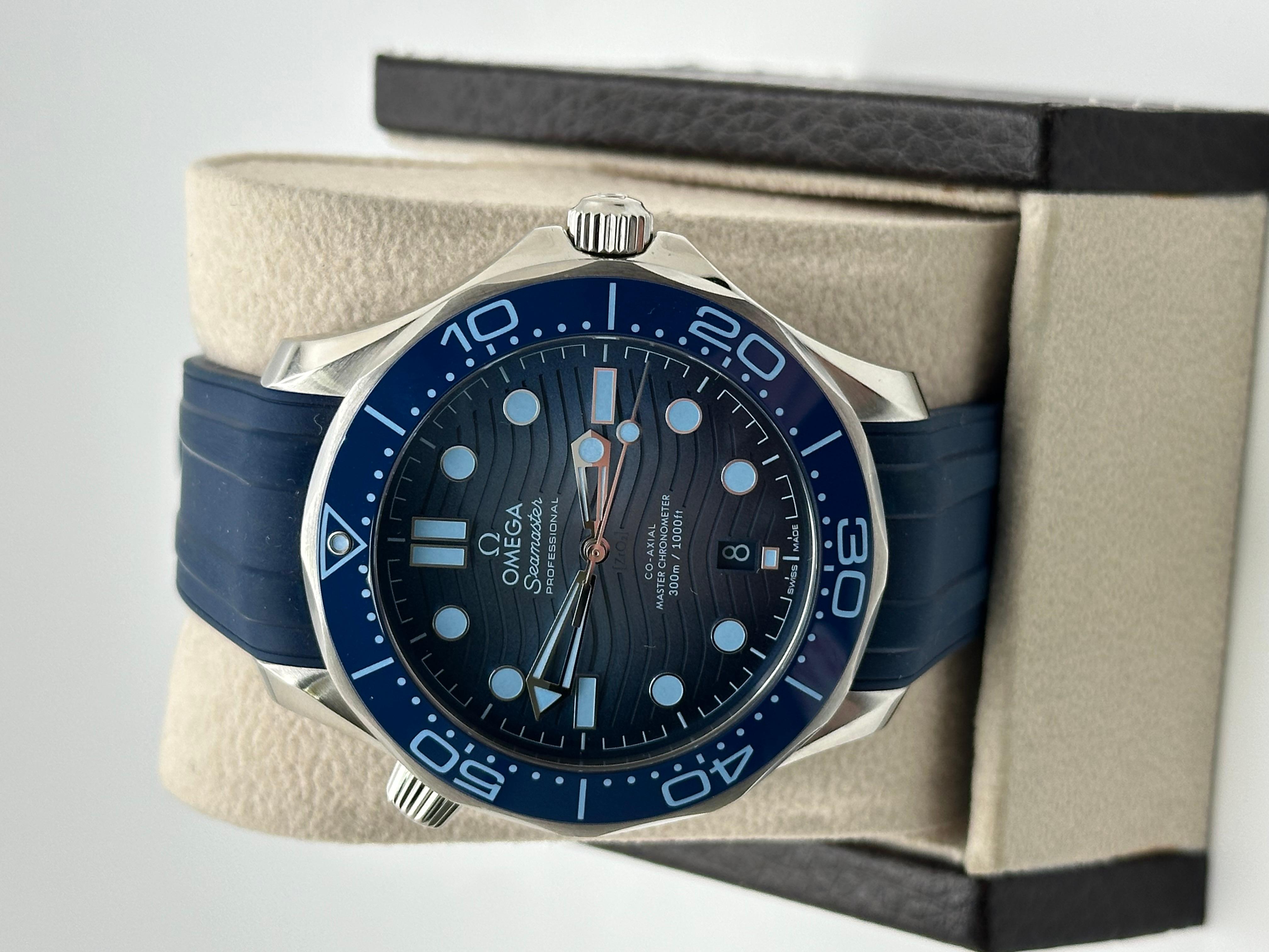 De los hombres 2024 Omega 210.32.42.20.03.002 Seamaster Verano Esfera Azul Caja Inoxidable Papel en venta