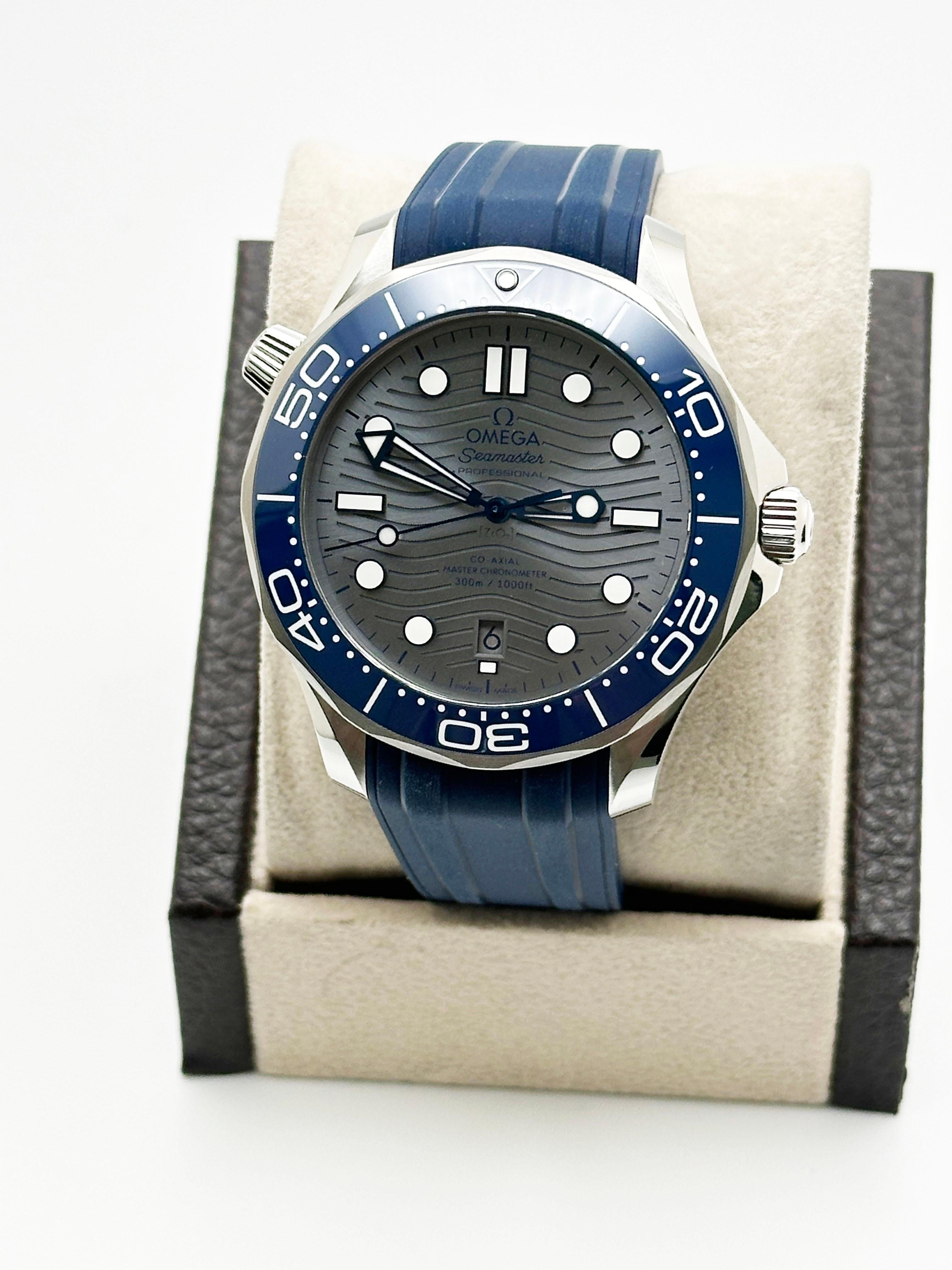 2024 Omega Seamaster Diver 210.32.42.20.06.001 Blaue Lünette Stahl Box Papier Herren im Angebot
