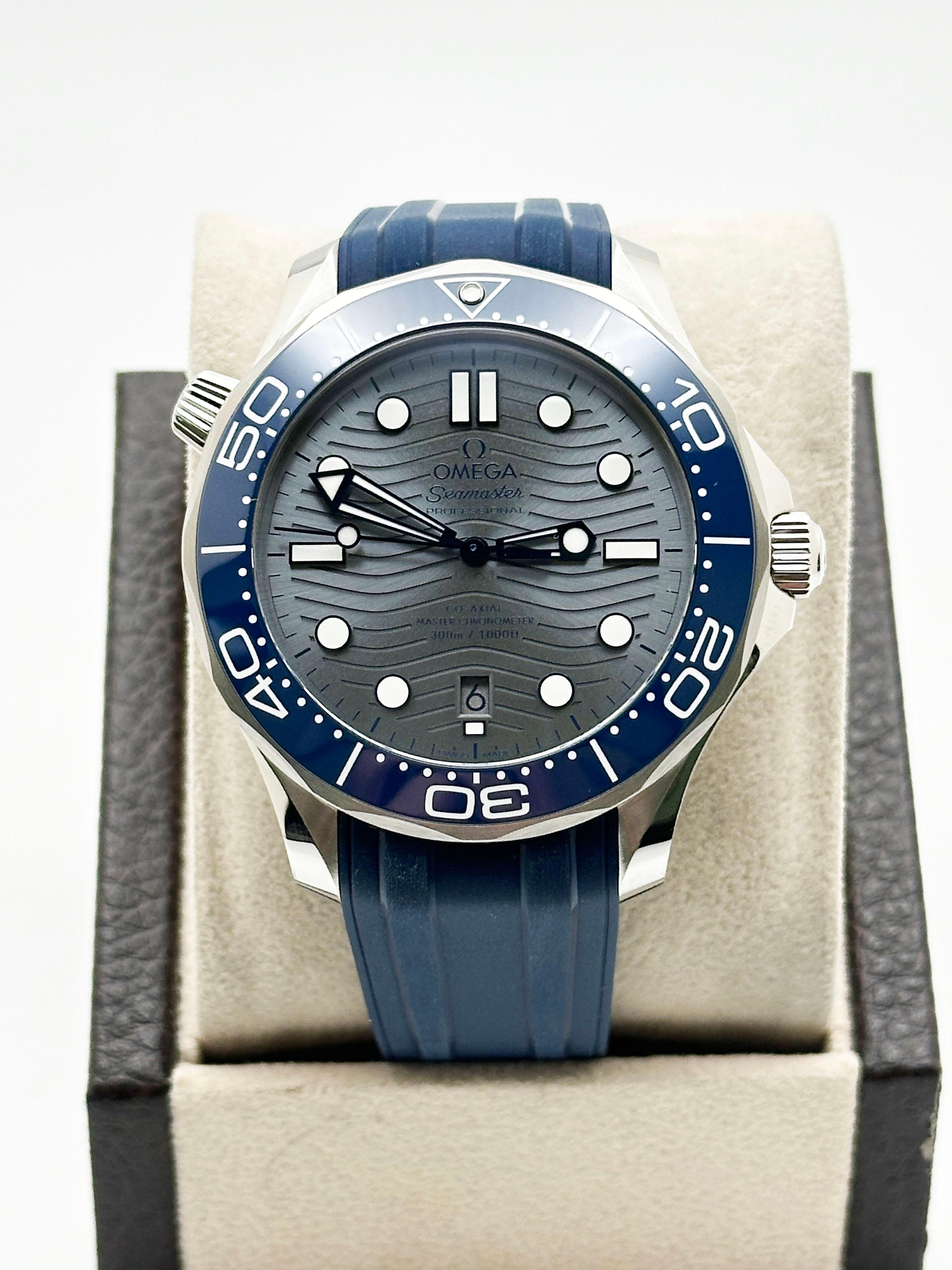 2024 Omega Seamaster Diver 210.32.42.20.06.001 Blaue Lünette Stahl Box Papier im Angebot 2