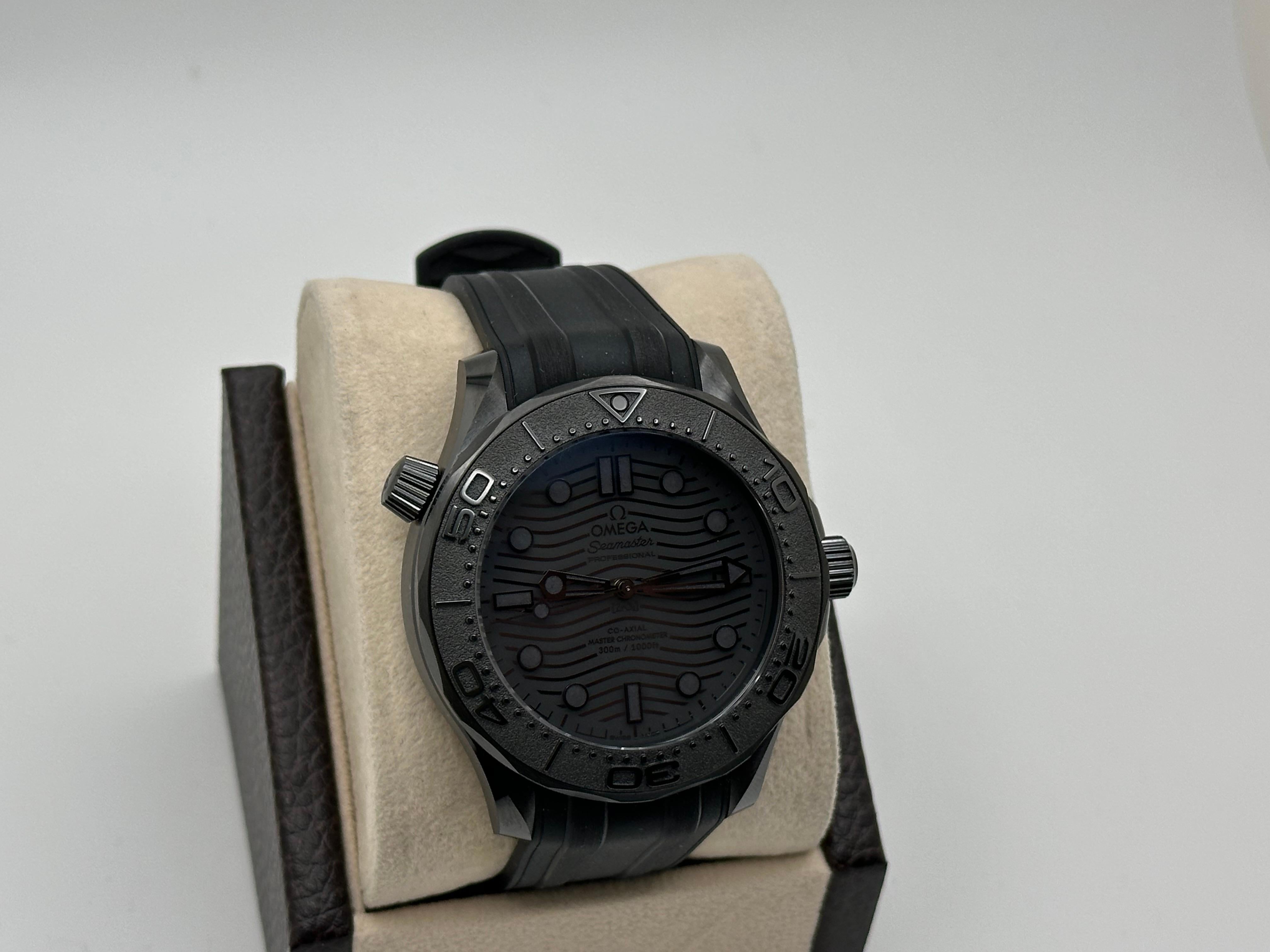 2024 Omega Seamaster Diver 210.92.44.20.01.003 Black Ceramic 43.5mm Box Paper Excellent état - En vente à San Diego, CA