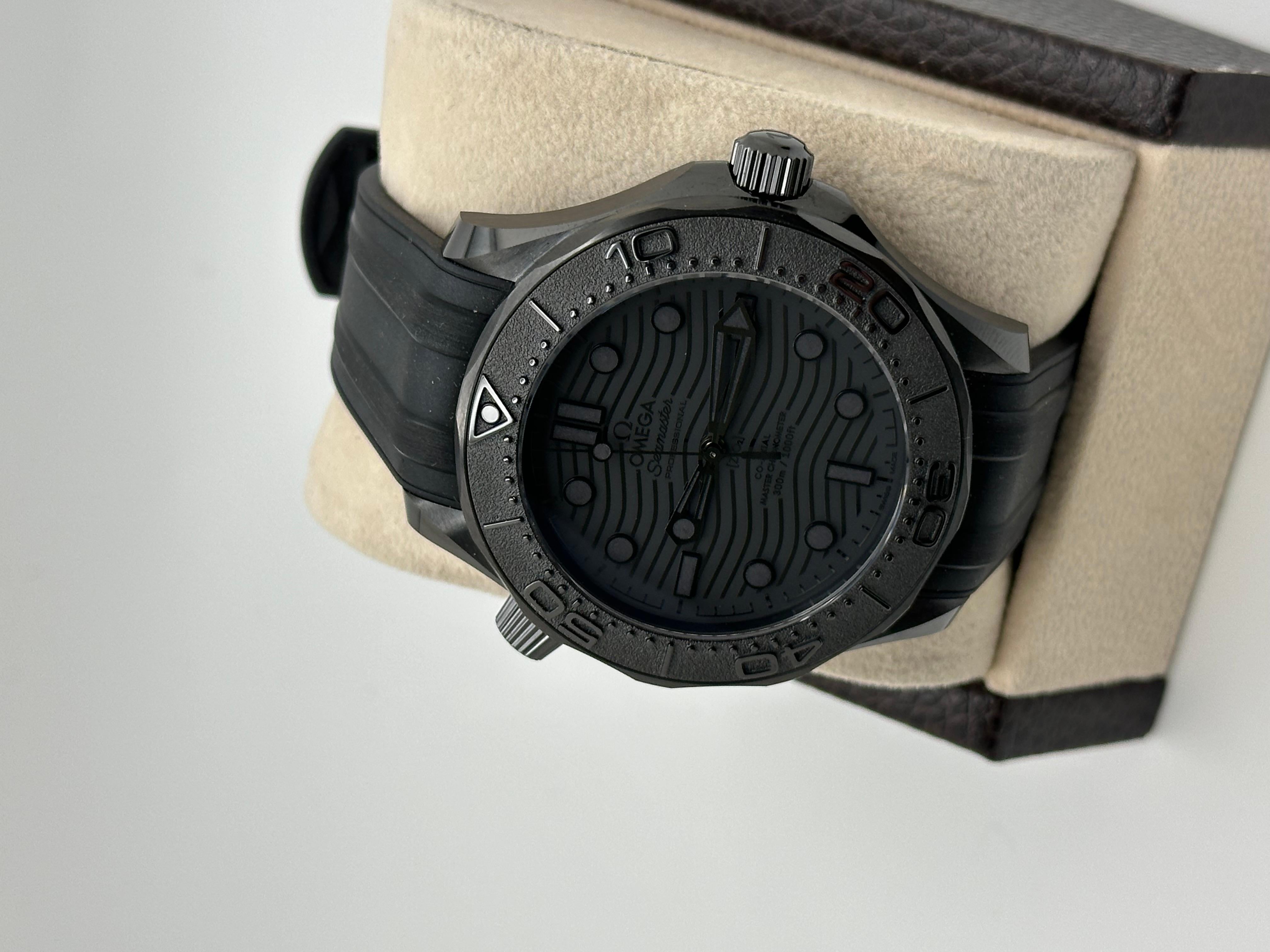 2024 Omega Seamaster Diver 210.92.44.20.01.003 Black Ceramic 43.5mm Box Paper en vente 2