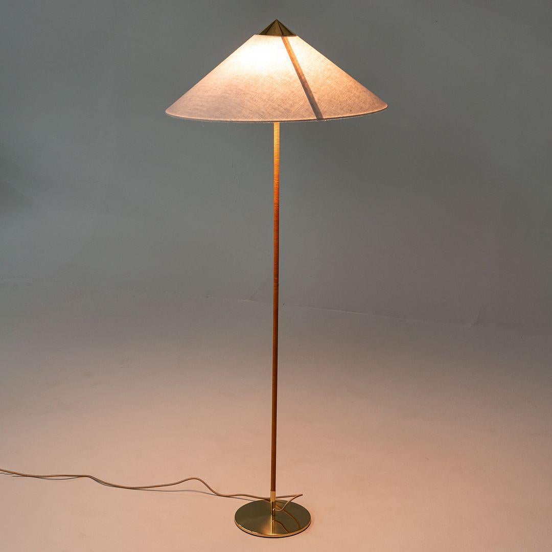 2024 Paavo Tynell for GUBI 9602 Floor Lamp ‚ÄúChinese Hat‚Äù with Canvas Shade in vendita 4