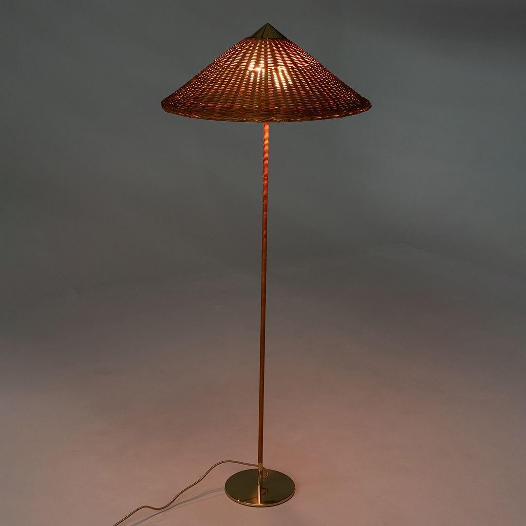 2024 Paavo Tynell per Gubi 9602 Lampada da terra 