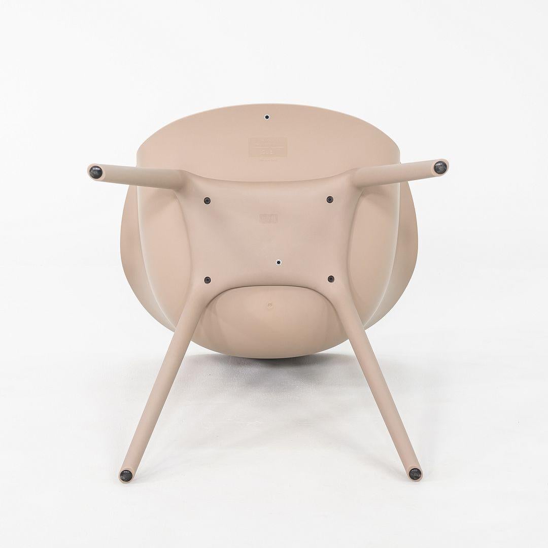 XXI secolo e contemporaneo 2024 Coppia di sedie da pranzo per esterni GamFratesi for Gubi Bat in beige in vendita