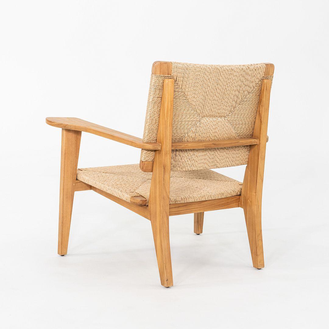 Il s'agit de chaises Outdoor F, conçues à l'origine par Marcel Gascoin pour Gubi en 1949. Ces exemples particuliers ont été produits au Danemark en 2024. Leur nature est composée d'un cadre en teck naturel et d'une assise en tissu. 
 
 Le prix