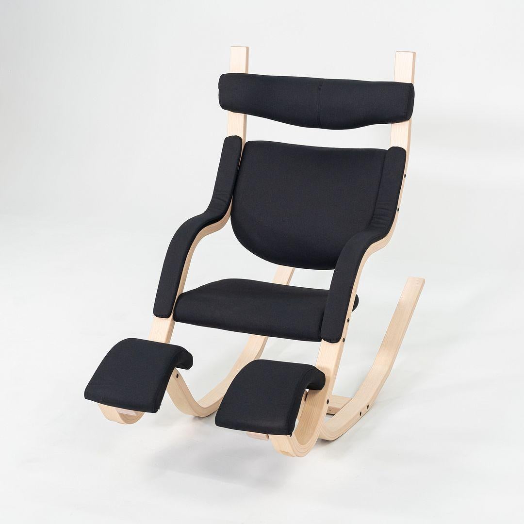 2024 Peter Opsvik para Varier Gravity Sillón Balans Negro con Haya 3