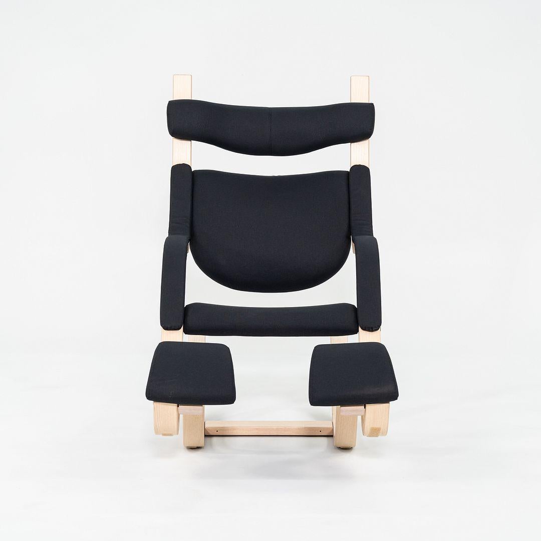 2024 Peter Opsvik para Varier Gravity Sillón Balans Negro con Haya Noruego