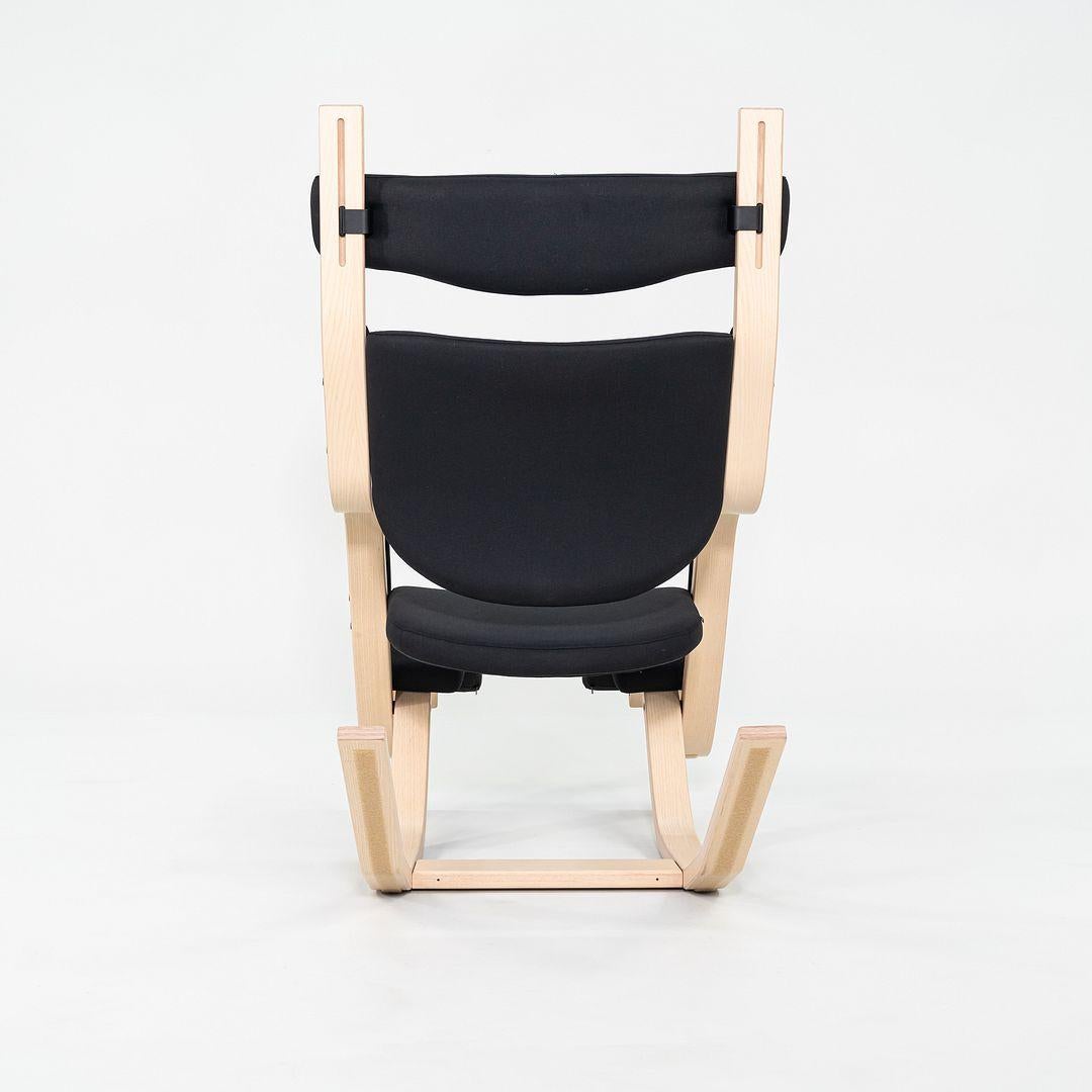 2024 Peter Opsvik para Varier Gravity Sillón Balans Negro con Haya Siglo XXI y contemporáneo