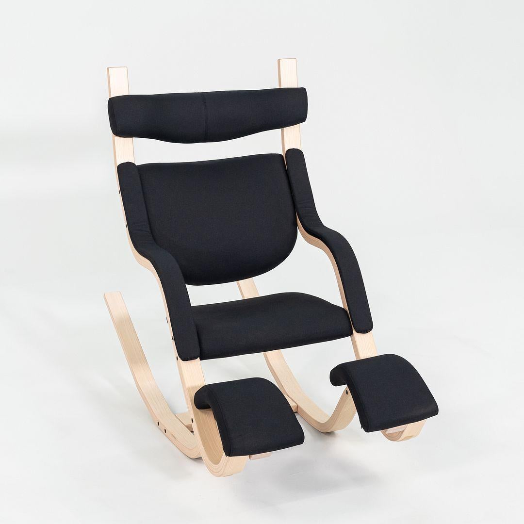2024 Peter Opsvik para Varier Gravity Sillón Balans Negro con Haya 1