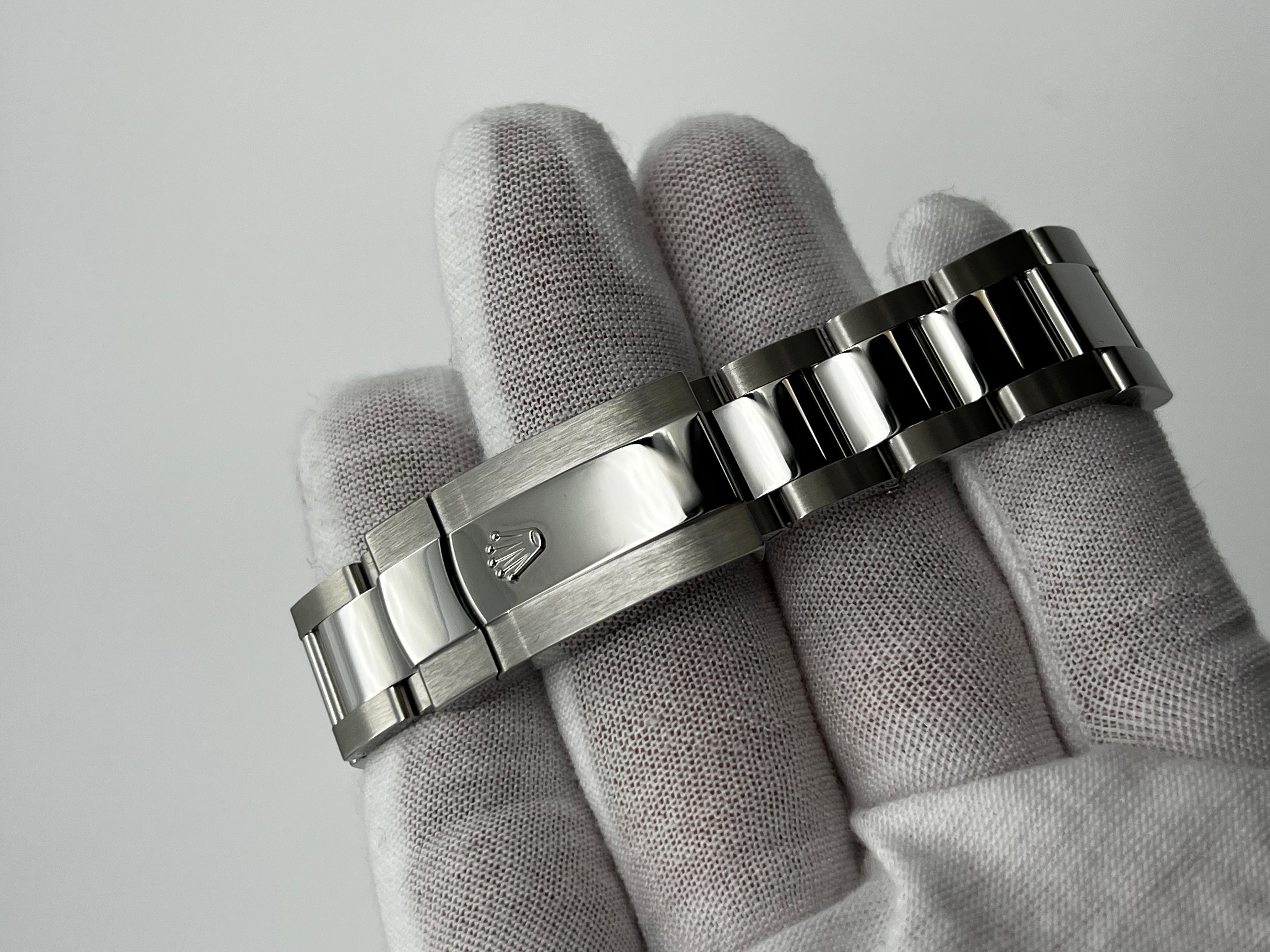 2024 Rolex Datejust 126234 Slate Wimbledon Dial 18k Gold Bezel Steel Box Paper In Excellent Condition For Sale In San Diego, CA