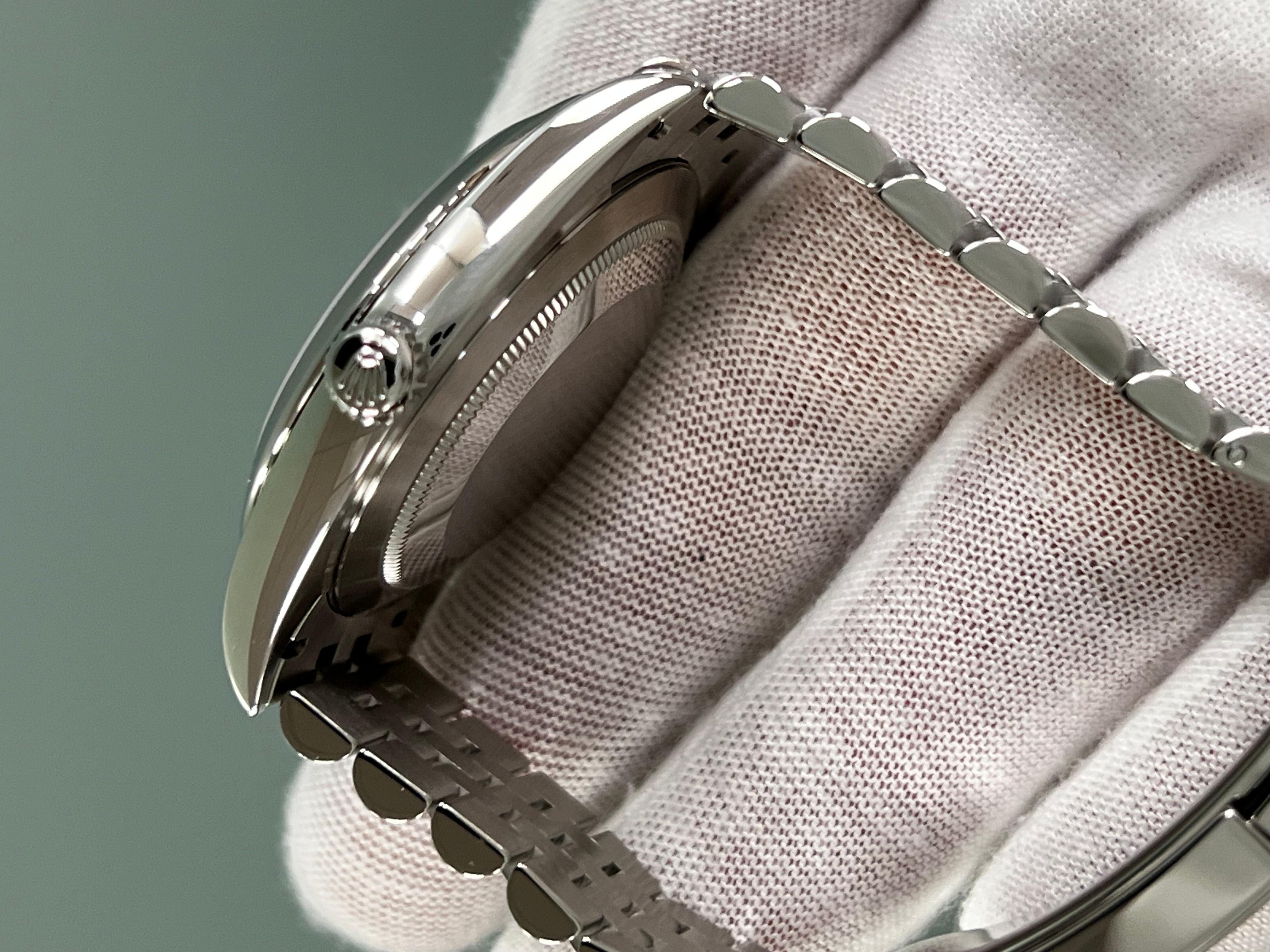 Rolex 126300 Jubiläum Datejust 41 Blaues Zifferblatt Edelstahl Box Papiere 2024 3