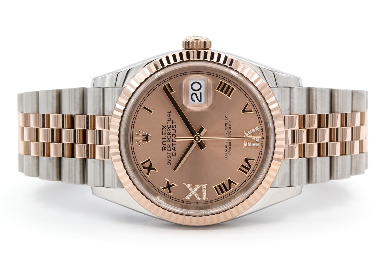 Wir freuen uns, diese 2024 Rolex Datejust 36, Referenz 126231, in auffälligem 18k Everose Gold und Edelstahl zu präsentieren. Dieses elegante zweifarbige Modell mit einem 36-mm-Edelstahlgehäuse, einer kannelierten Lünette aus 18 Karat Everosegold