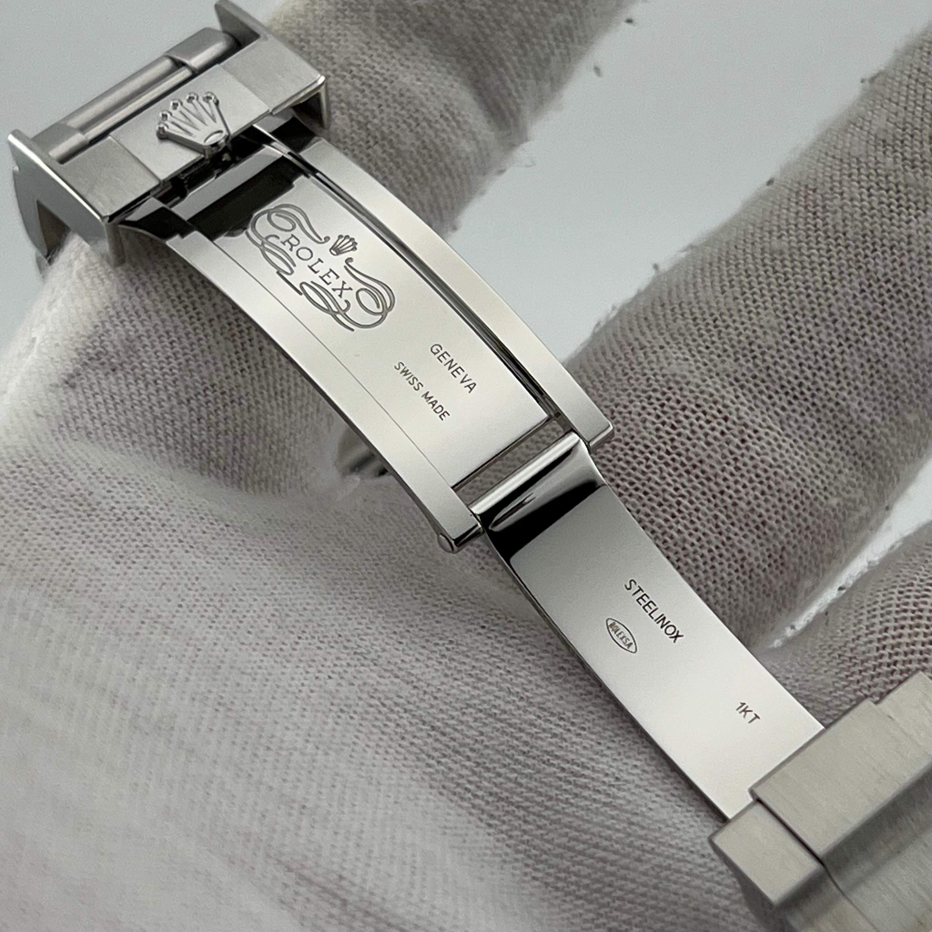 2024 Rolex Explorer II 226570 42mm Quadrante Nero Acciaio Inox Scatola di Carta in vendita 2