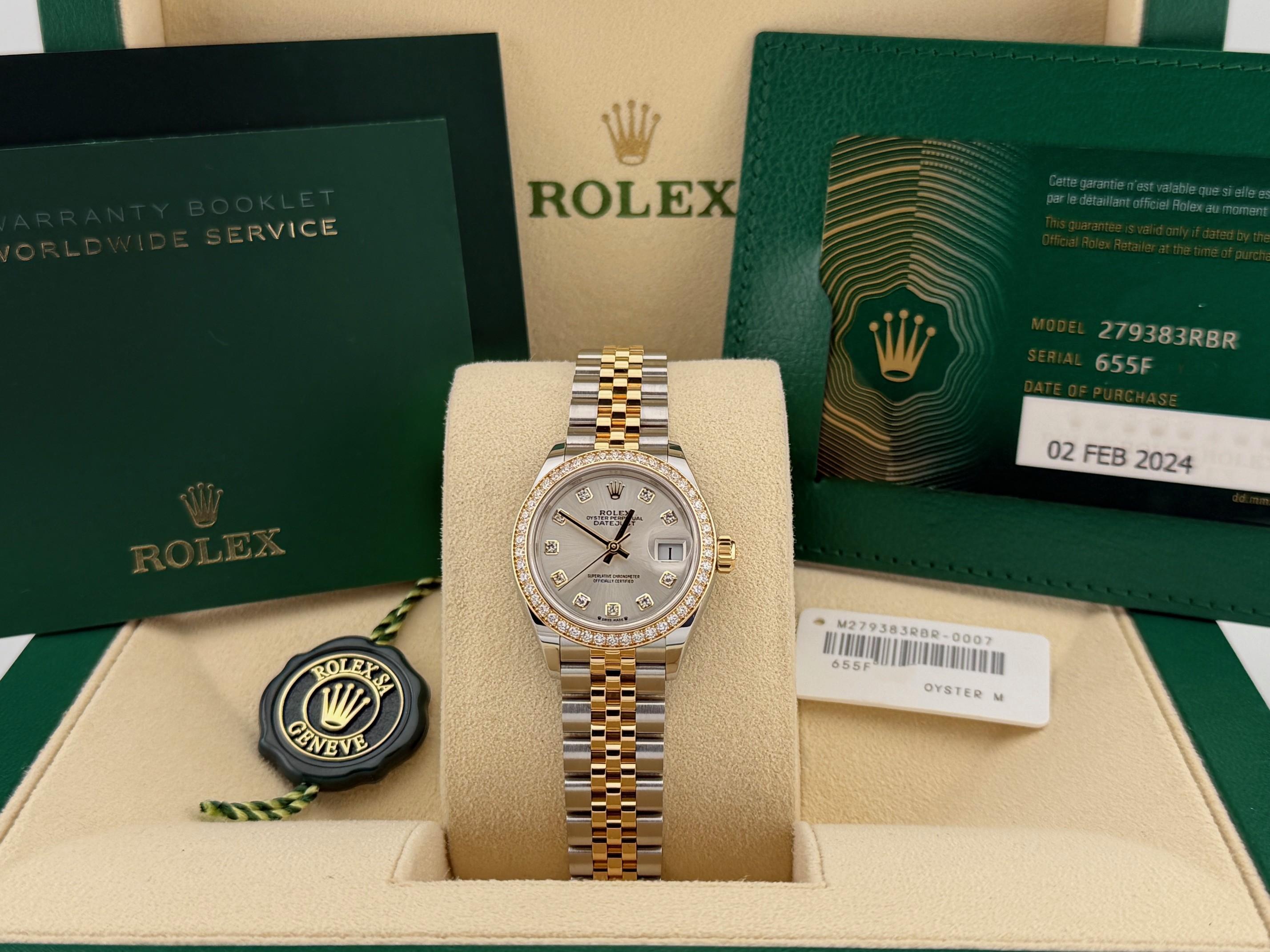 Stilnummer: 279383RBR



Seriennummer: 655F****



Jahr: 2024



Modell: Rolex Damen Datejust

 

MATERIAL des Gehäuses: Rostfreier Stahl

 

Band: 18k Gelbgold & Edelstahl Jubilee

  

Lünette: Fabrik Diamant Lünette 

  

Zifferblatt: Fabrik