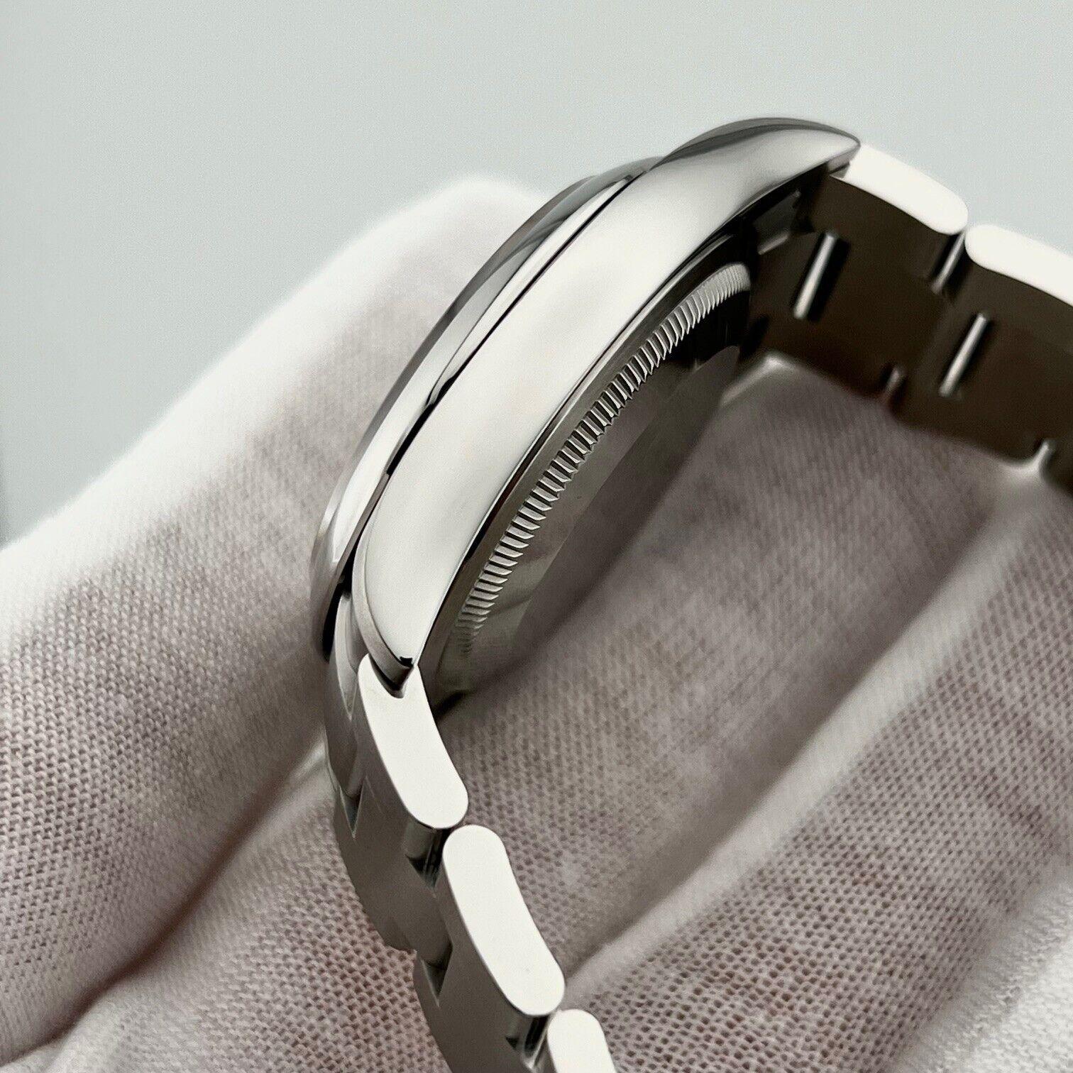 Stilnummer: 126000



Seriennummer: 7502D***



Jahr: 2024

 

Modell: Rolex Oyster Perpetual 

 

MATERIAL des Gehäuses: Rostfreier Stahl 

 

Band: Rostfreier Stahl

  

Lünette: Edelstahl

  

Zifferblatt: Silber

 

Gesicht: Saphirglas 

