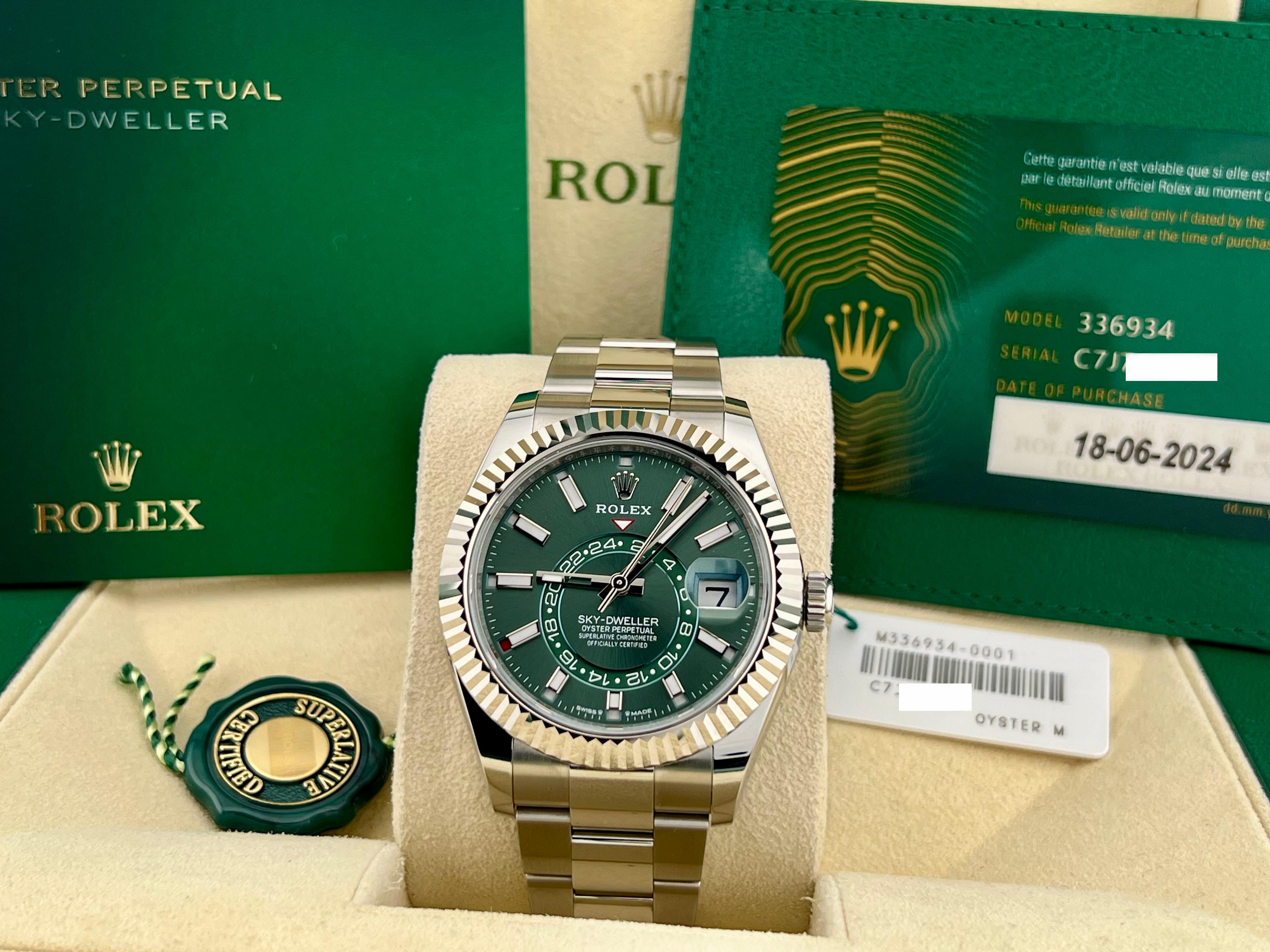 Style Number: 336934



Year: 2024

 

Model: Rolex Sky Dweller

 

Case Material: Stainless Steel 

 

Band: Stainless Steel 

  

Bezel: 18K White Gold 

  

Dial: Green Dial 

 

Face: Sapphire Crystal 

 

Case Size: 42mm

 

Includes: 

-Rolex