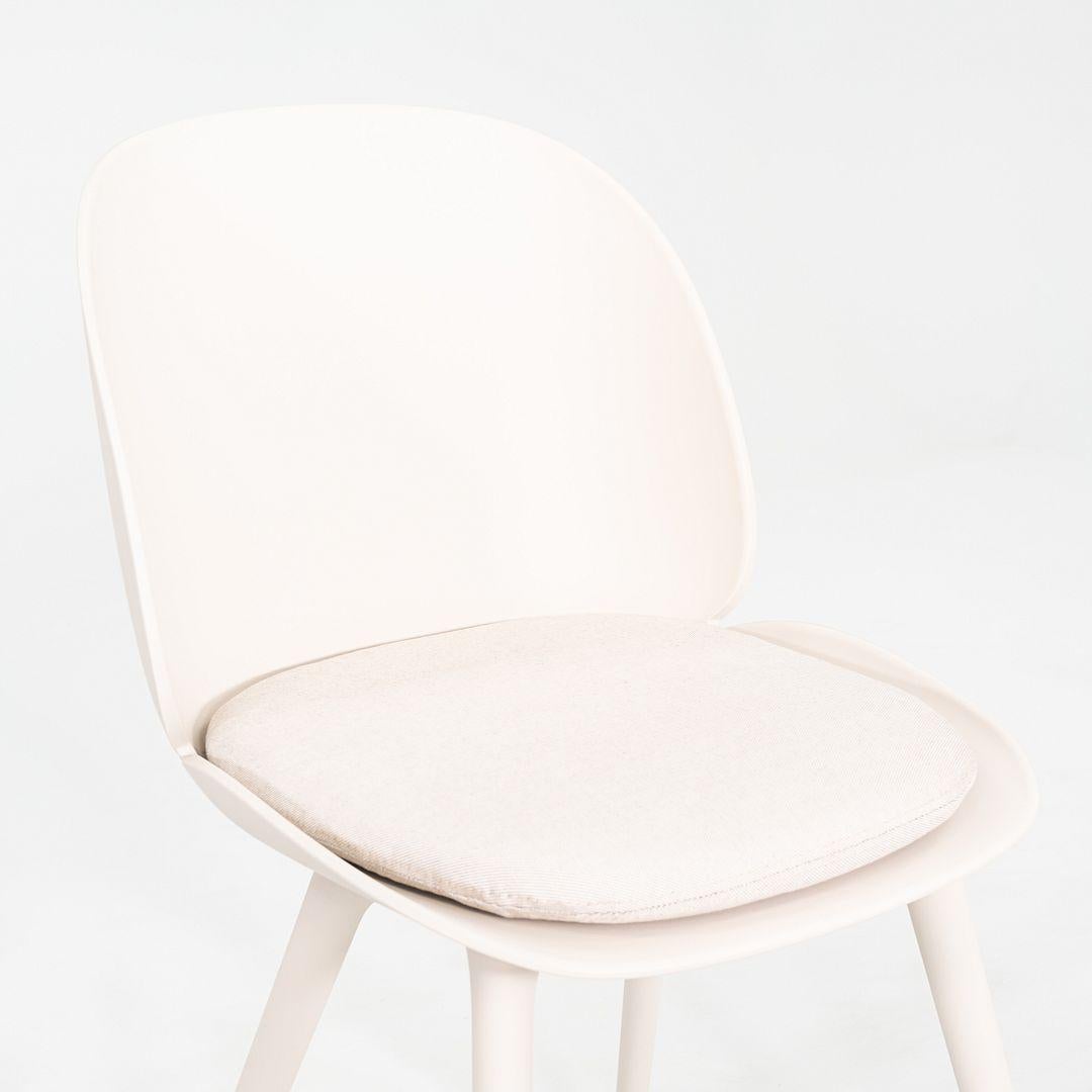 2024 Lot de 4 chaises de salle à manger d'extérieur GamFratesi pour GUBI Beetle avec coussin d'assise en vente 5