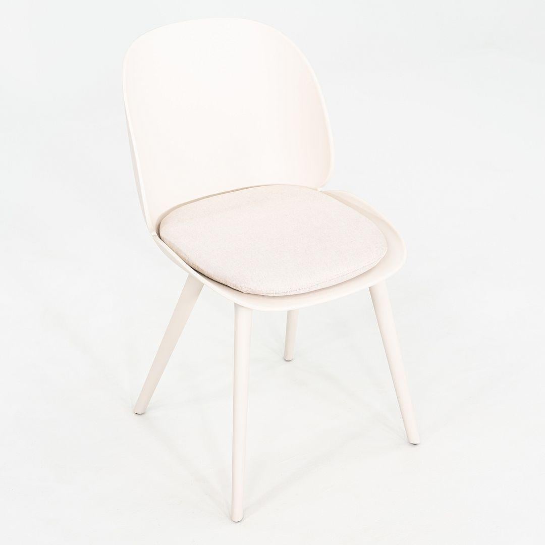2024 Lot de 4 chaises de salle à manger d'extérieur GamFratesi pour GUBI Beetle avec coussin d'assise Bon état - En vente à Philadelphia, PA