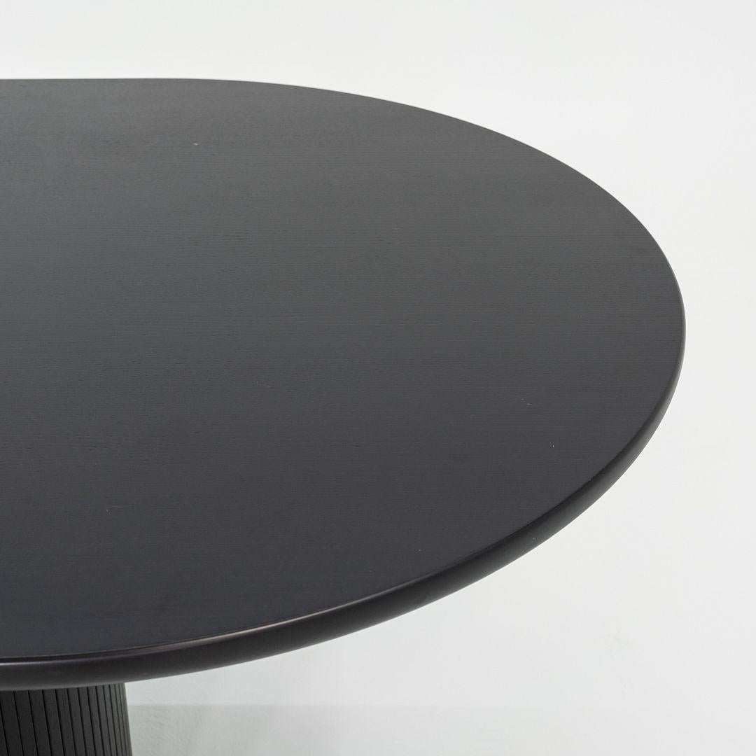 2024 Space Copenhagen para GUBI Mesa de comedor Moon Elíptica con base de columna Roble en venta
