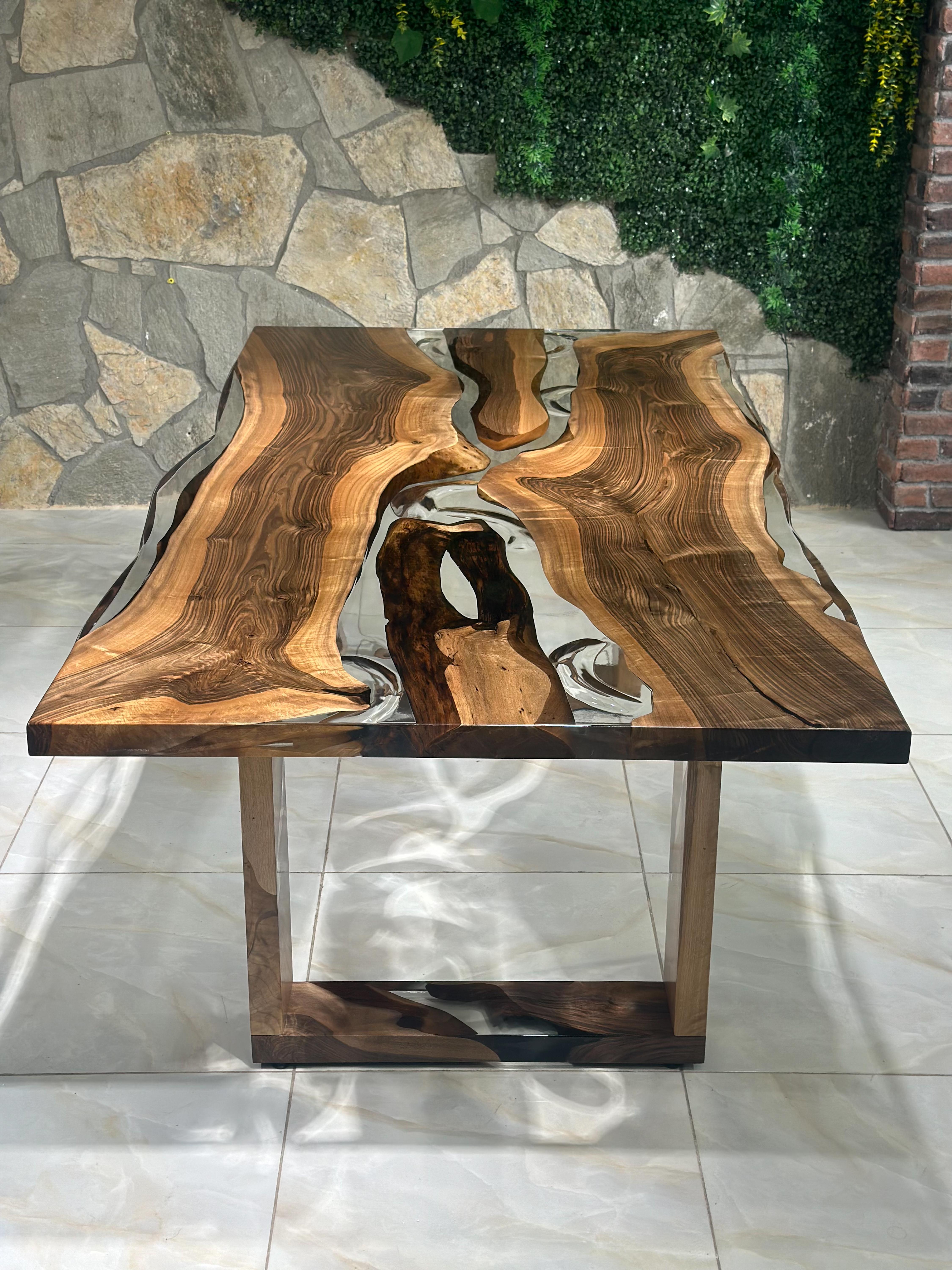Table en bois de noyer et époxy transparent - Des dimensions sur mesure sont disponibles !

Cette table combine harmonieusement la chaleur du bois de noyer et la touche moderne de l'époxy transparent. C'est une pièce maîtresse magnifique pour