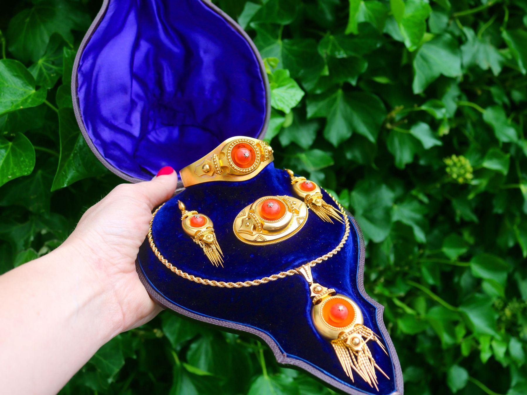 A stunning, fine and impressive antique Victorian 22 karat yellow gold, 20.25 carat coral and 0.05 carat diamond necklace, bangle, brooch and earrings jewellery set - boxed; part of our antique jewellery and estate jewelry collections.

This