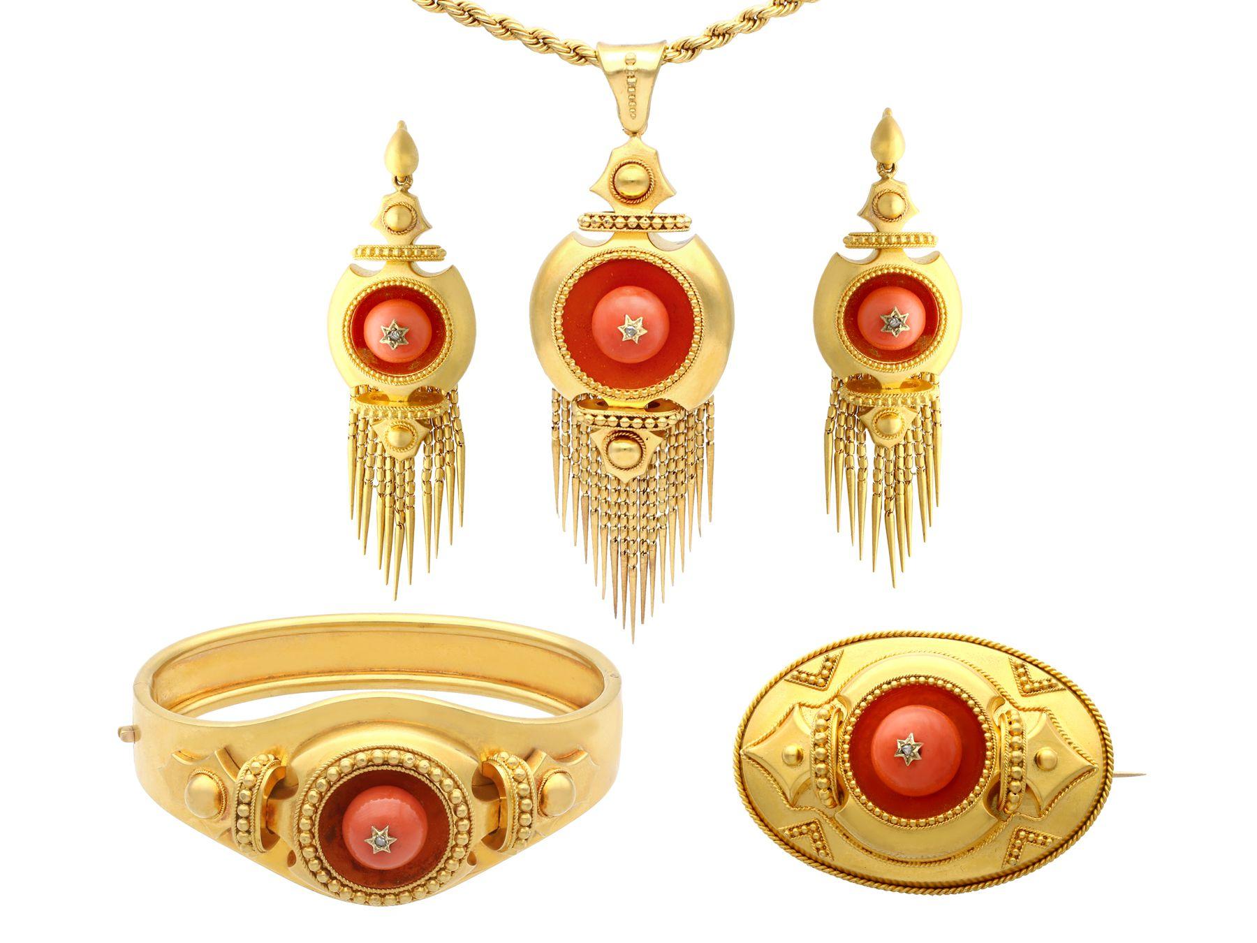 Antique Victorian 20.25 Carat Coral and Diamond Yellow Gold Jewelry Set In Excellent Condition For Sale In Jesmond, Newcastle Upon Tyne