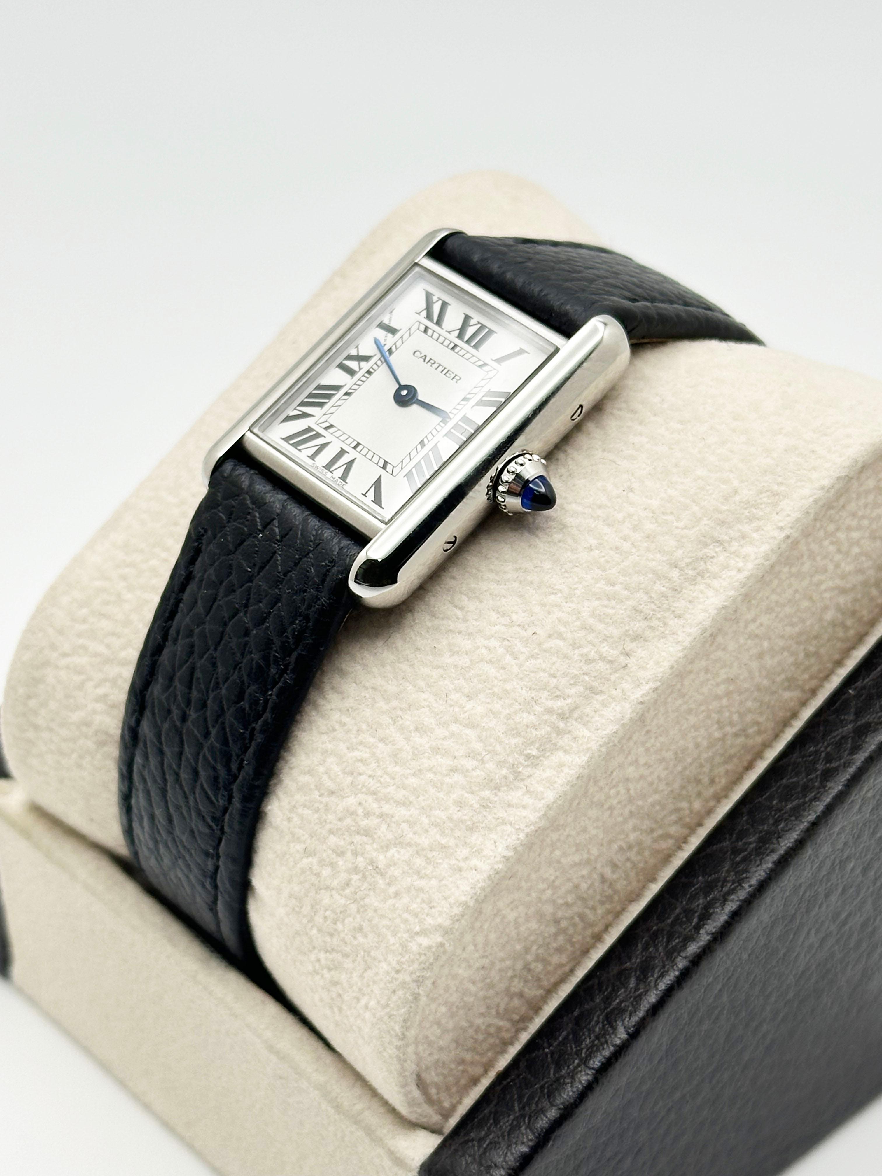 2025 Cartier Tank Must Solarbeat WSTA0119 Movimento fotovoltaico Steele Box Paper in vendita 2