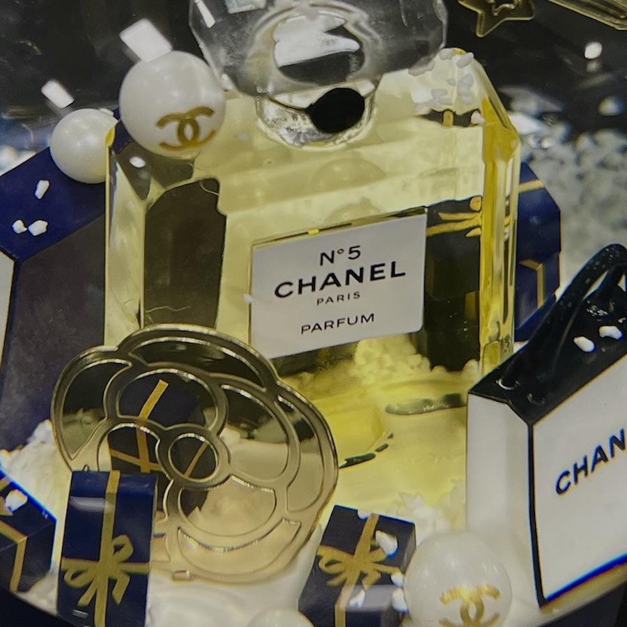 da uomo o donna 2025 Chanel snow globe in vendita