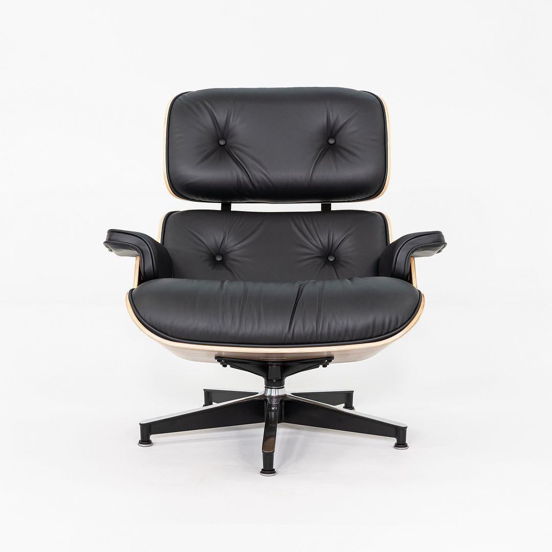 2025 Herman Miller Tall Lounge Chair et Ottoman Eames en cuir et noyer Bon état - En vente à Philadelphia, PA