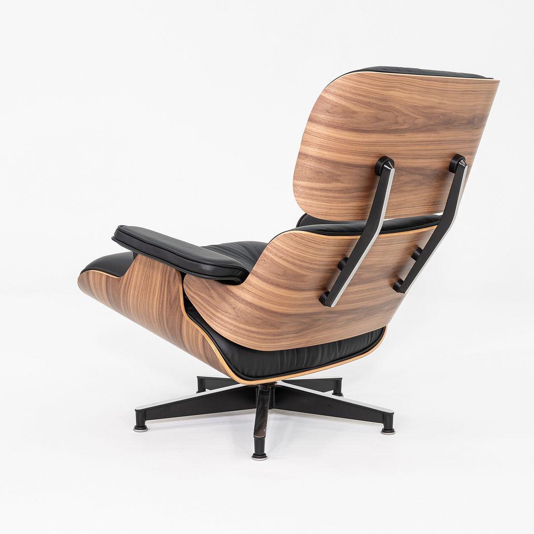 2025 Herman Miller Tall Lounge Chair et Ottoman Eames en cuir et noyer en vente 1