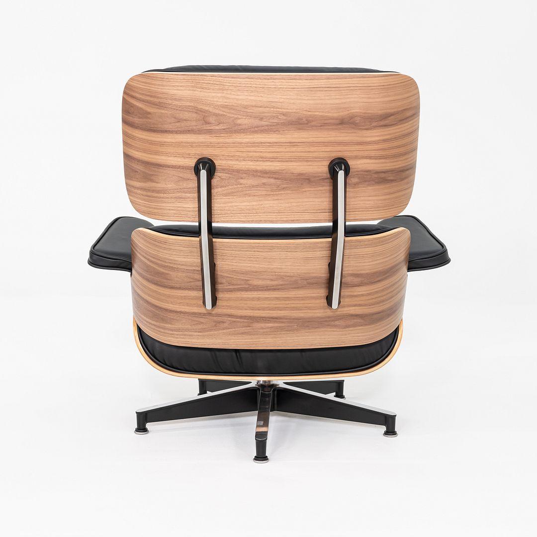 2025 Herman Miller Tall Lounge Chair et Ottoman Eames en cuir et noyer en vente 2