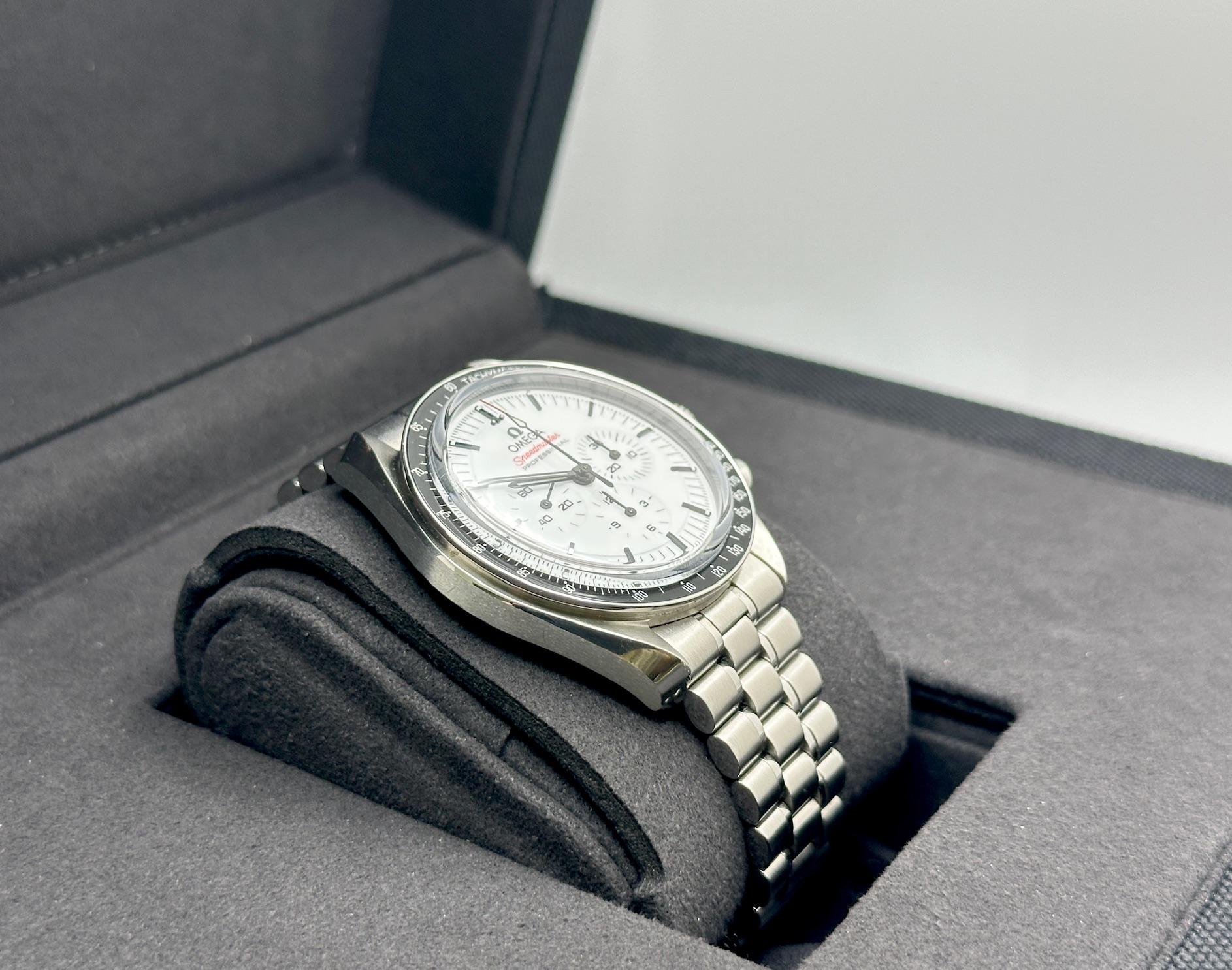 2025 Omega Speedmaster Moonwatch Professional 310.30.42.50.04.001 42mm Box Papier im Zustand „Hervorragend“ im Angebot in San Diego, CA
