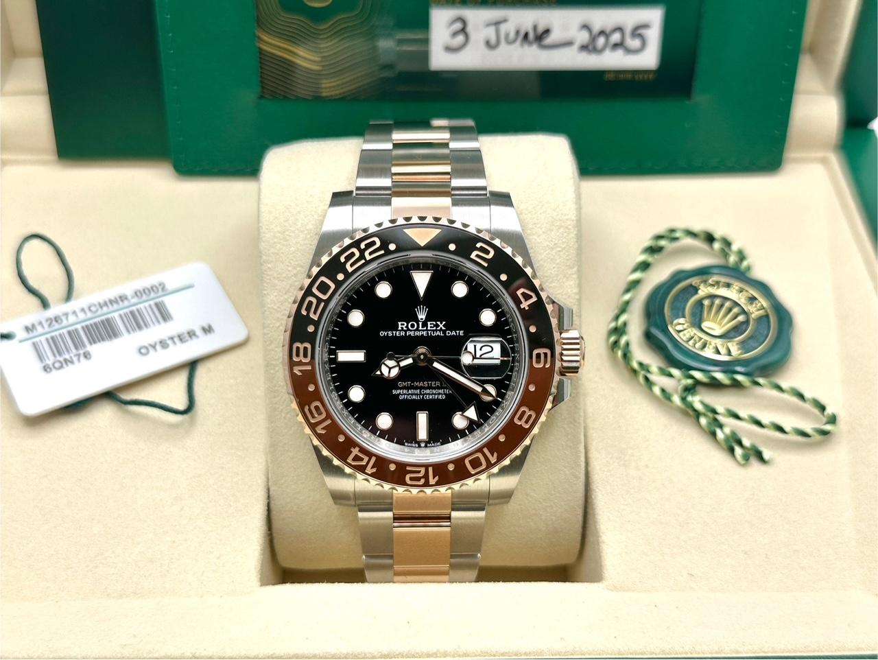 2025 Rolex GMT Master II 126711CHNR Root Beer Oro rosa de 18 quilates Caja de acero Papel en Excelente estado para la venta en San Diego, CA