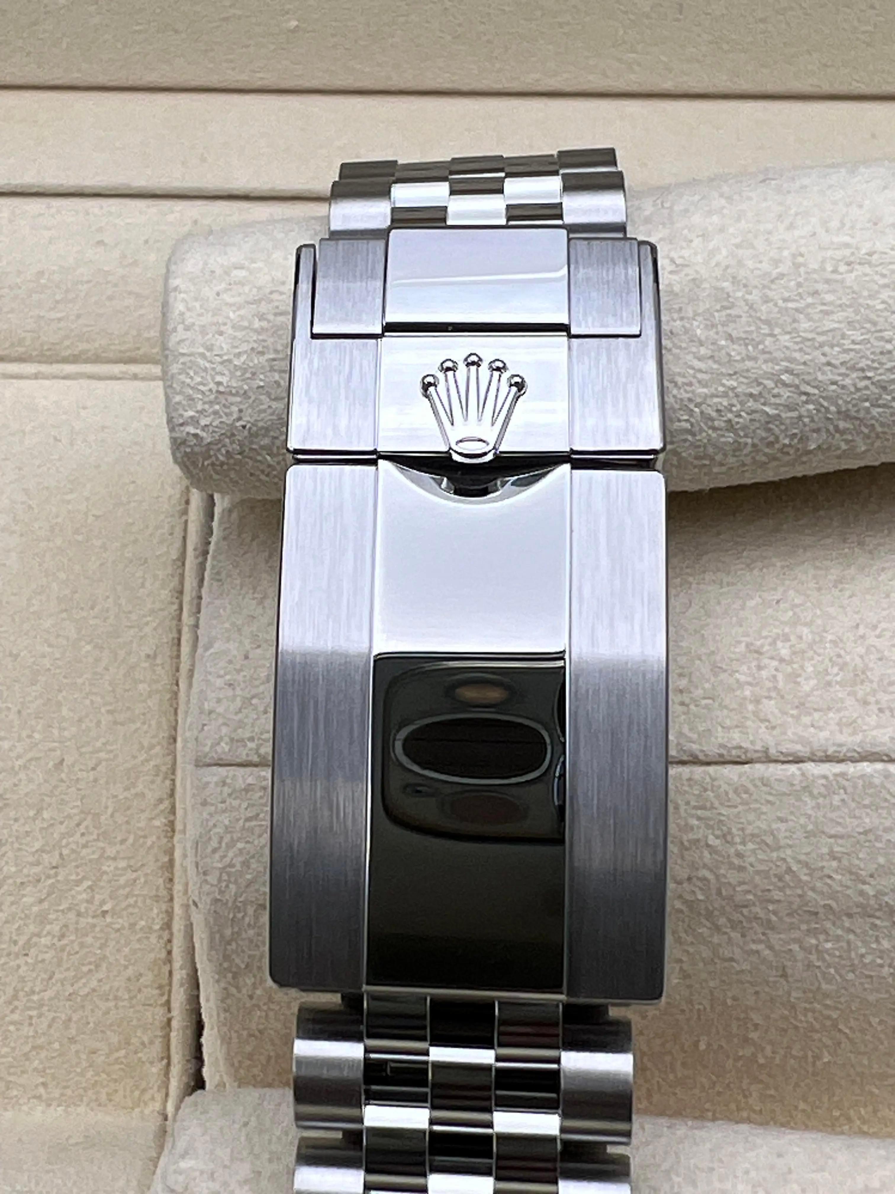 2025 Rolex GMT-Master Ⅱ 40mm 126710GRNR Bruce Wayne Gris Negro Caja Jubileo Papel en venta 7