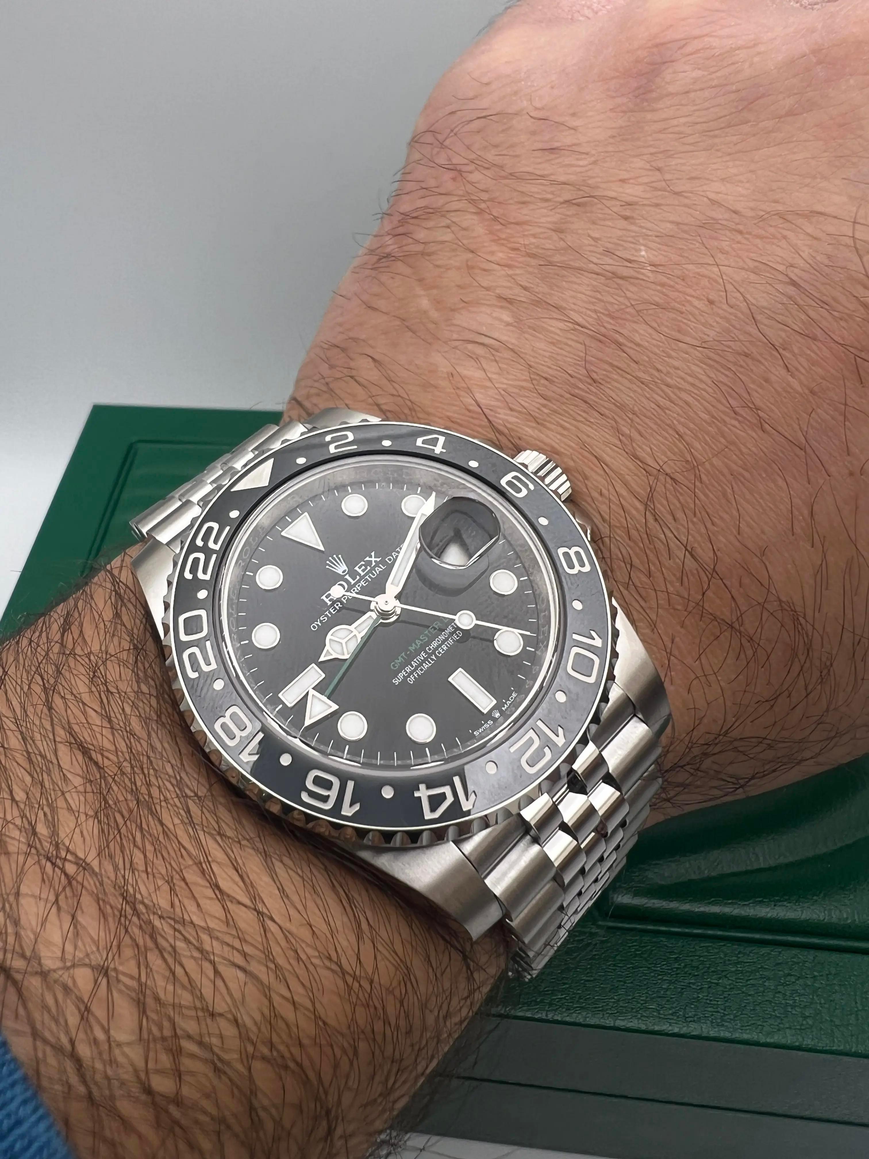 2025 Rolex GMT-Master Ⅱ 40mm 126710GRNR Bruce Wayne Gris Negro Caja Jubileo Papel en venta 1