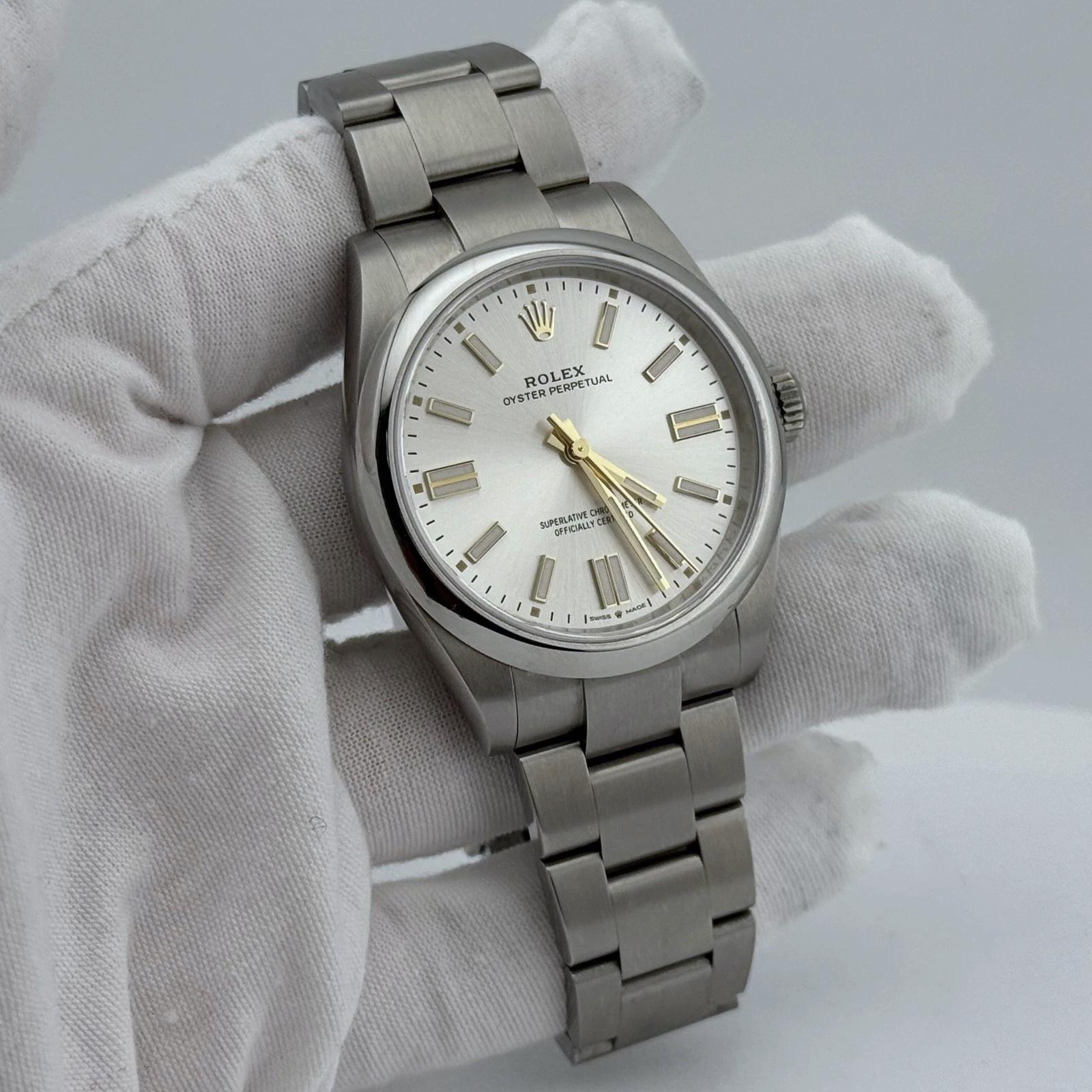 2025 Rolex Oyster Perpetual 134300 41mm Quadrante Argento Acciaio Inox Scatola Documenti in vendita 6