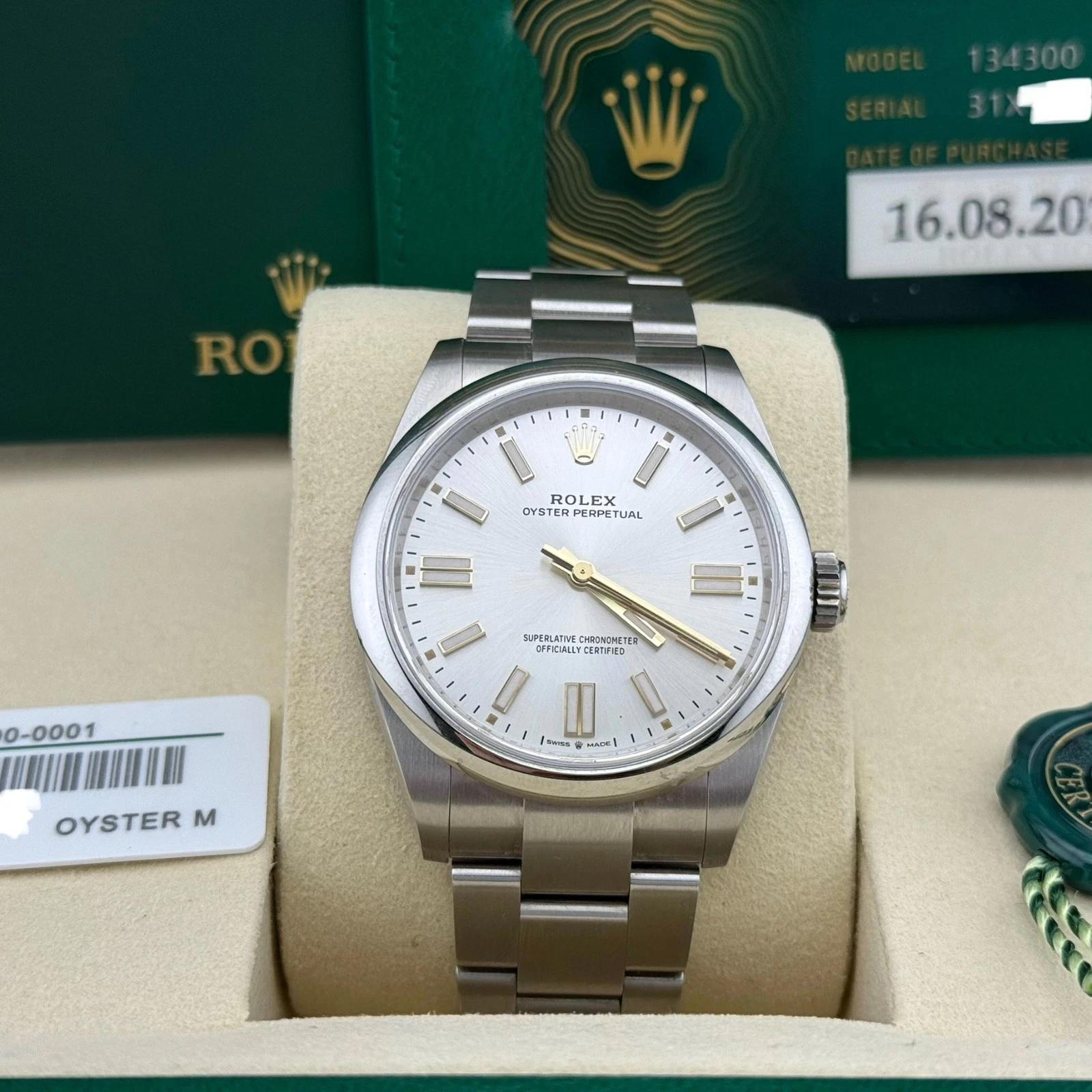 2025 Rolex Oyster Perpetual 134300 41mm Quadrante Argento Acciaio Inox Scatola Documenti In condizioni ottime in vendita a San Diego, CA
