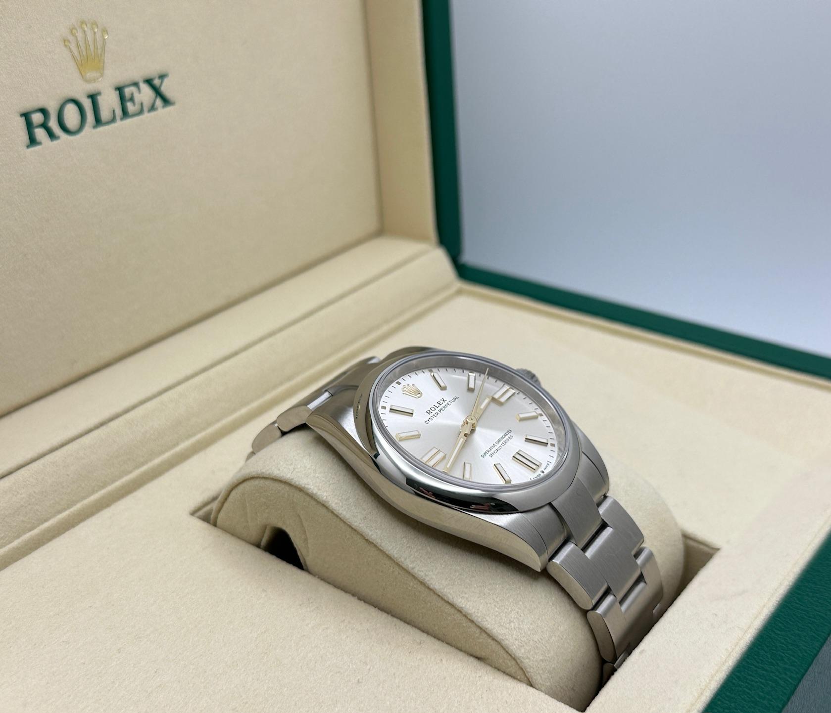 2025 Rolex Oyster Perpetual 134300 41mm Quadrante Argento Acciaio Inox Scatola Documenti In condizioni ottime in vendita a San Diego, CA