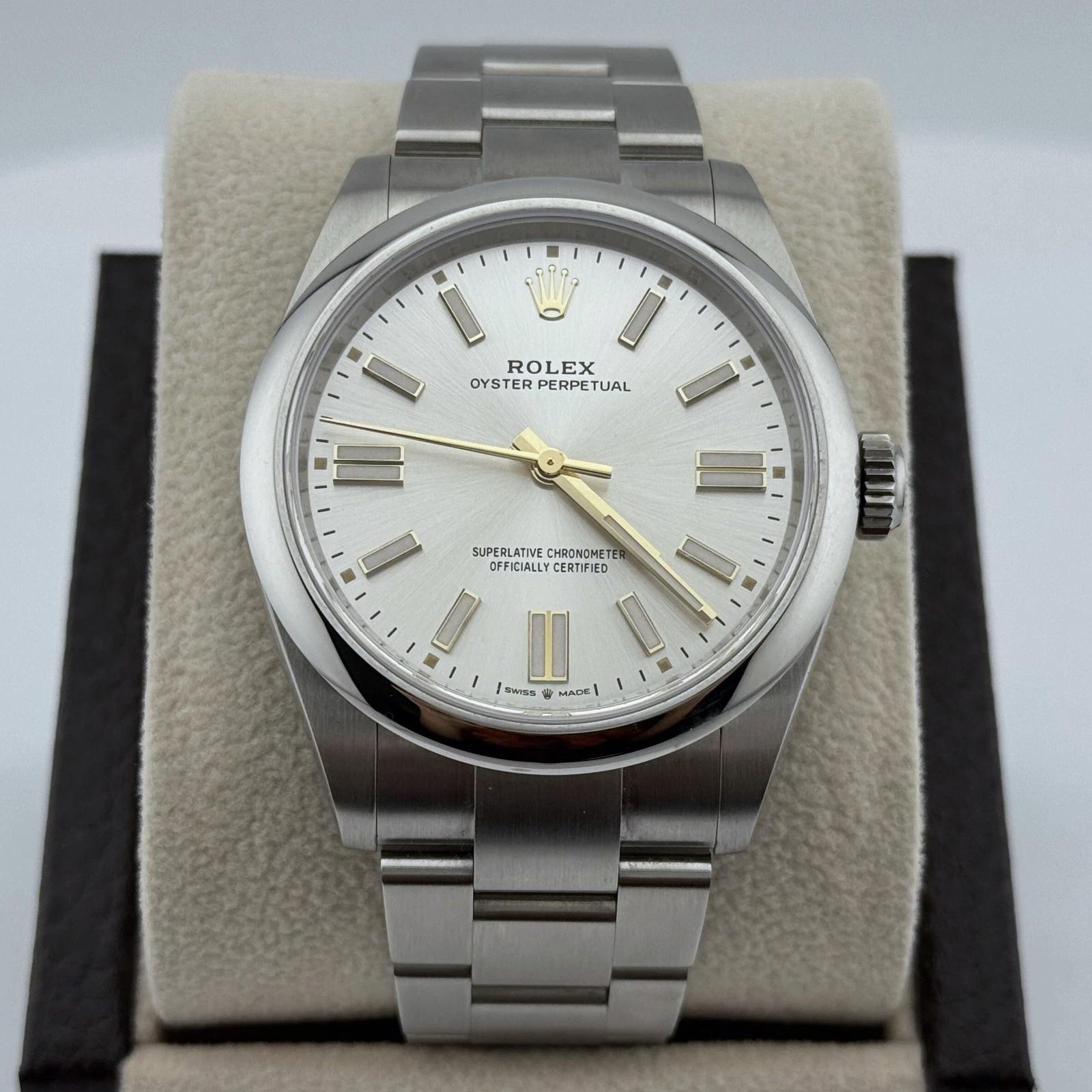 Uomo 2025 Rolex Oyster Perpetual 134300 41mm Quadrante Argento Acciaio Inox Scatola Documenti in vendita
