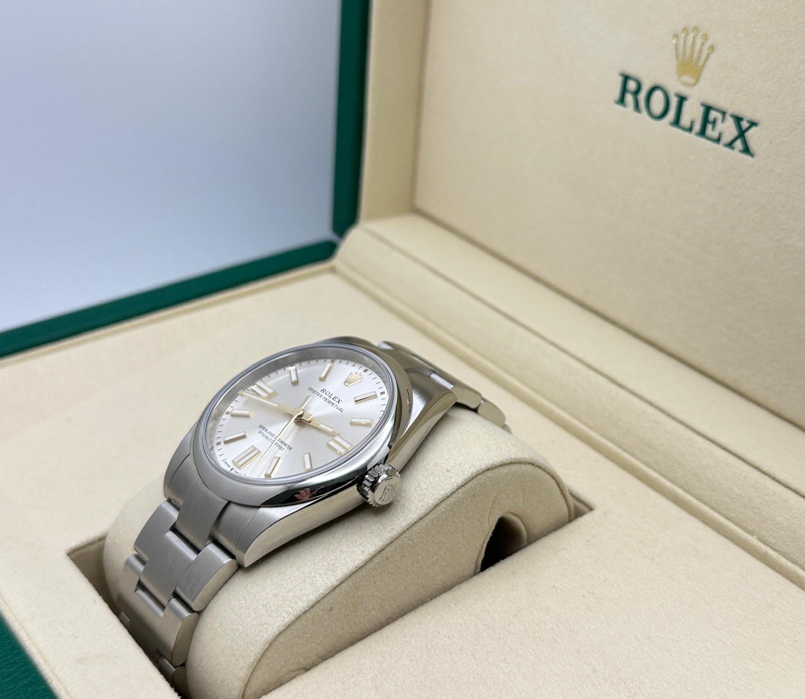 Uomo 2025 Rolex Oyster Perpetual 134300 41mm Quadrante Argento Acciaio Inox Scatola Documenti in vendita