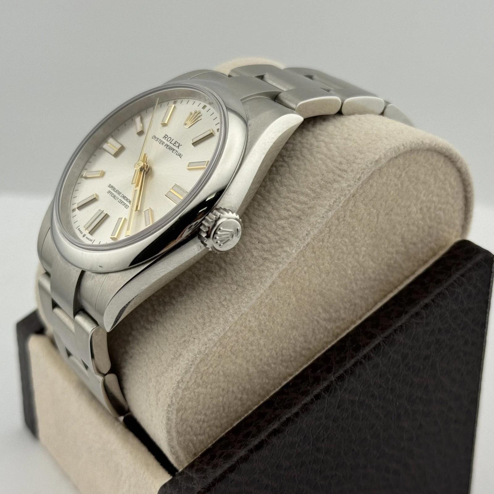 2025 Rolex Oyster Perpetual 134300 41mm Quadrante Argento Acciaio Inox Scatola Documenti in vendita 2