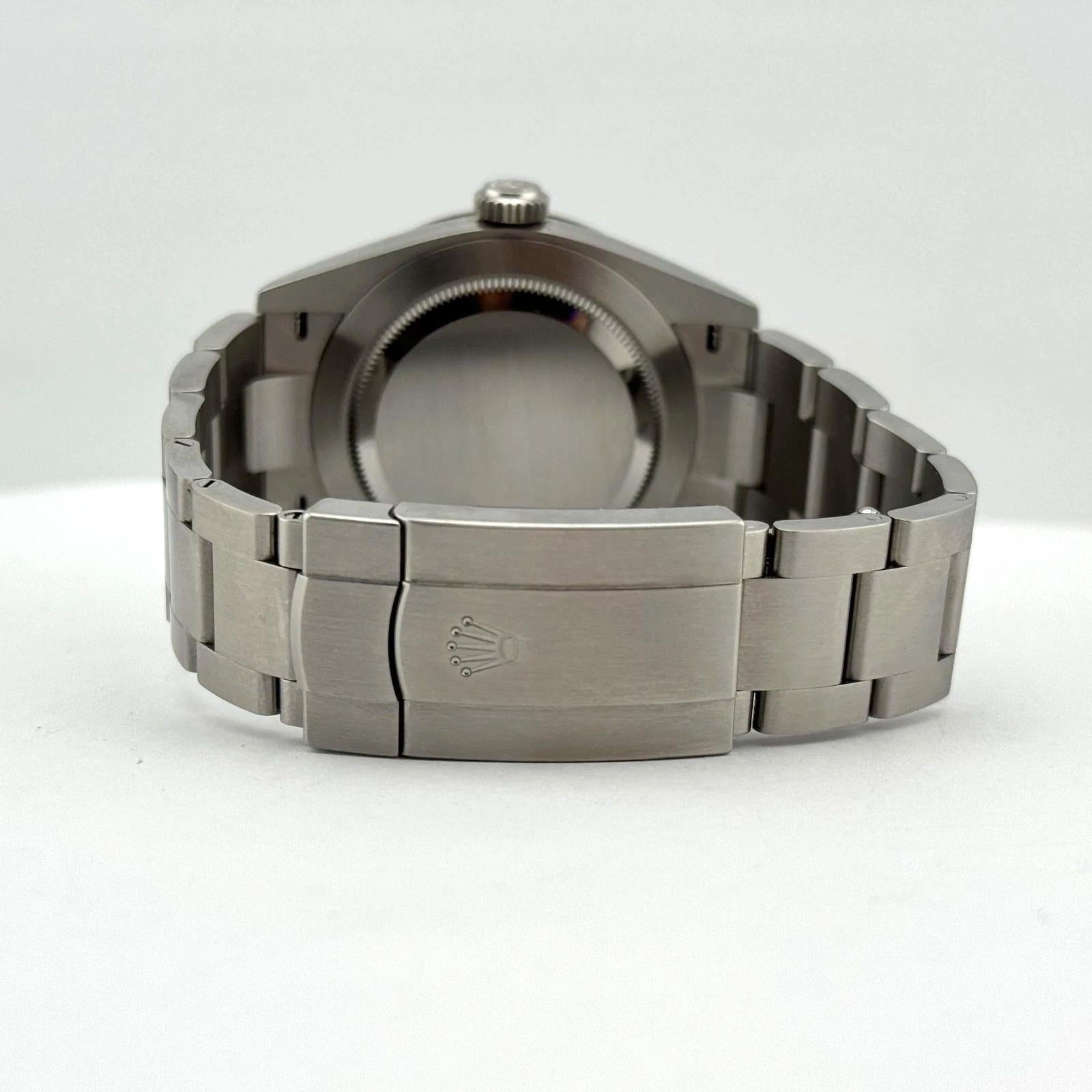 2025 Rolex Oyster Perpetual 134300 41mm Quadrante Argento Acciaio Inox Scatola Documenti in vendita 4