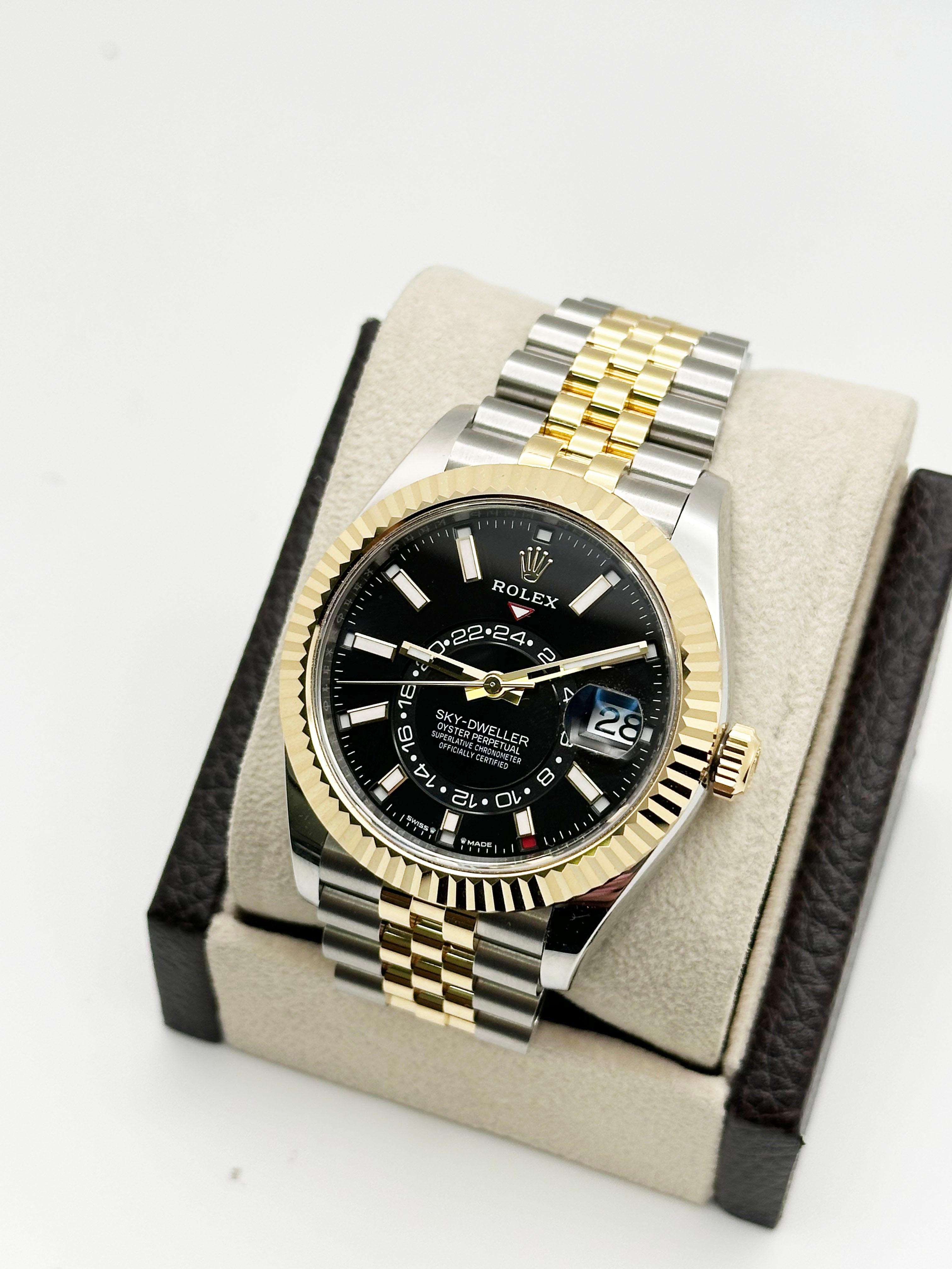 Uomo 2025 Rolex Sky Dweller 336933 Quadrante Nero Oro Giallo 18K Acciaio Scatola Carta 42mm in vendita