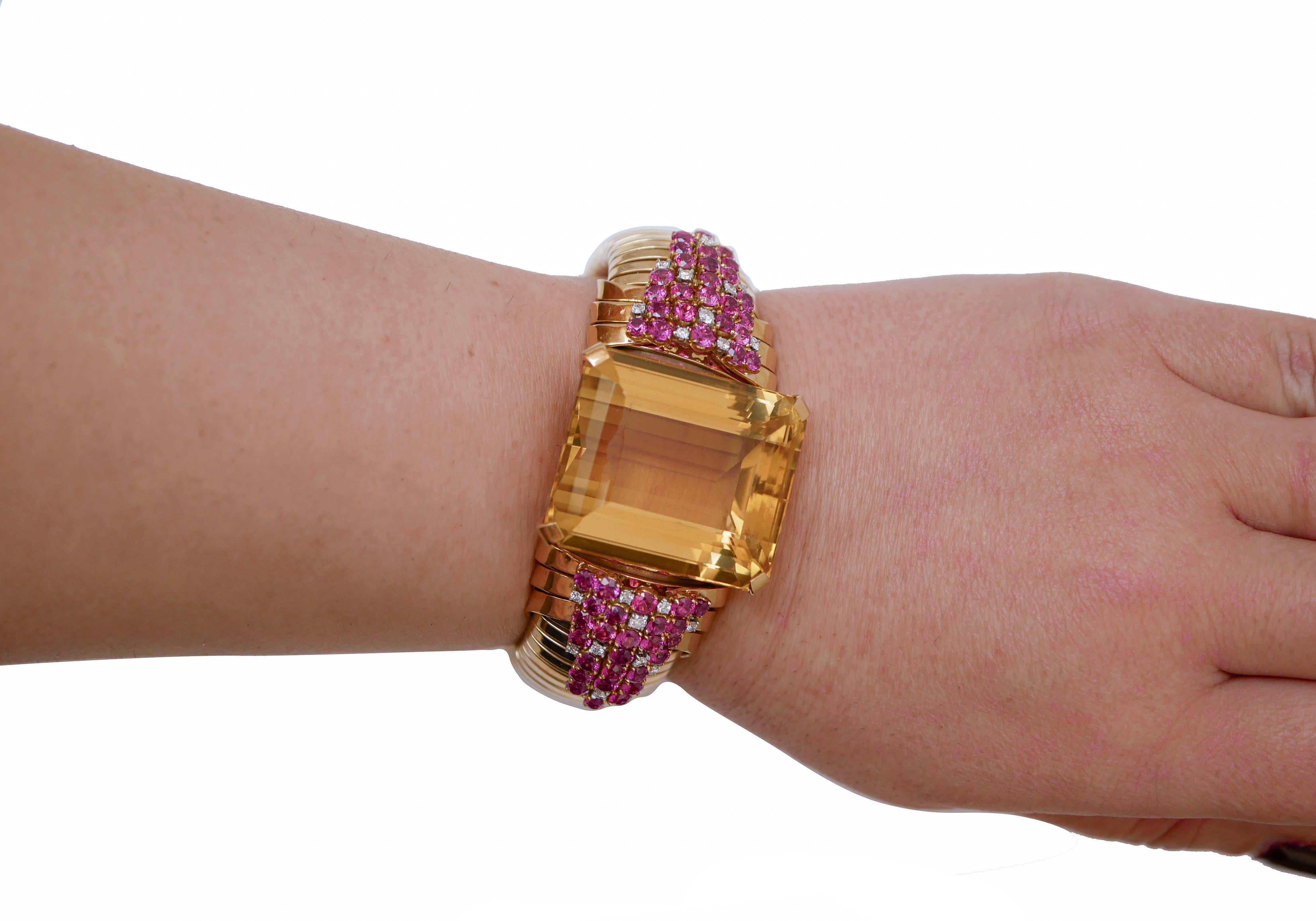 Taille mixte Bracelet en or rose 18 carats de 202,53 carats (topaze, rubis, diamants). en vente