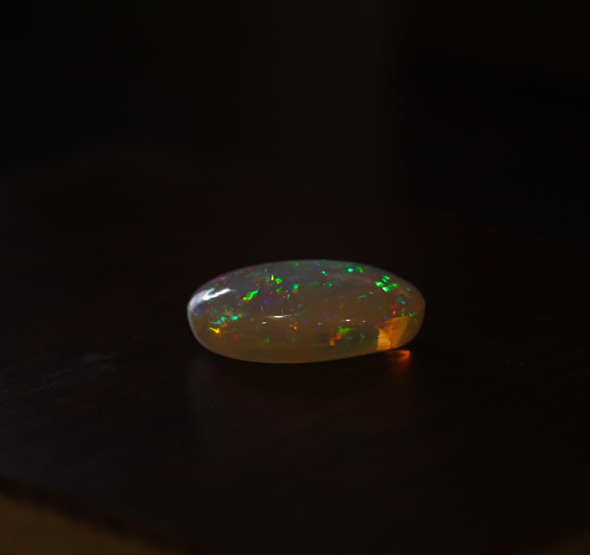 20,27 Karat Äthiopischer Opal Loser Edelstein  Oval 24x17mm Damen im Angebot