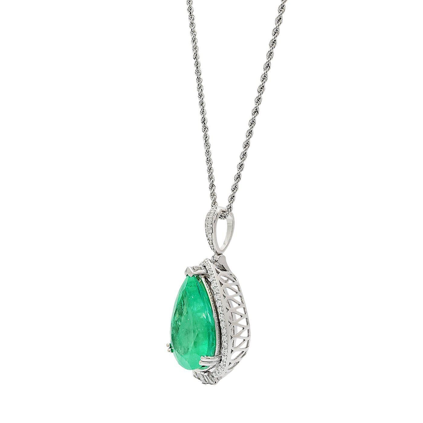 Contemporary 20.29 Carat Emerald Diamond Pendant Necklace For Sale